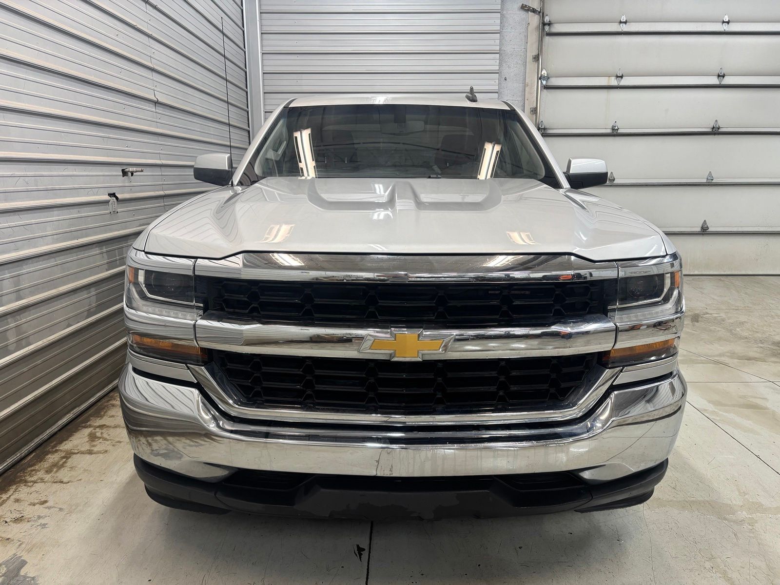 Photo 2 of 2019 Chevrolet Silverado 1500 LD LT
