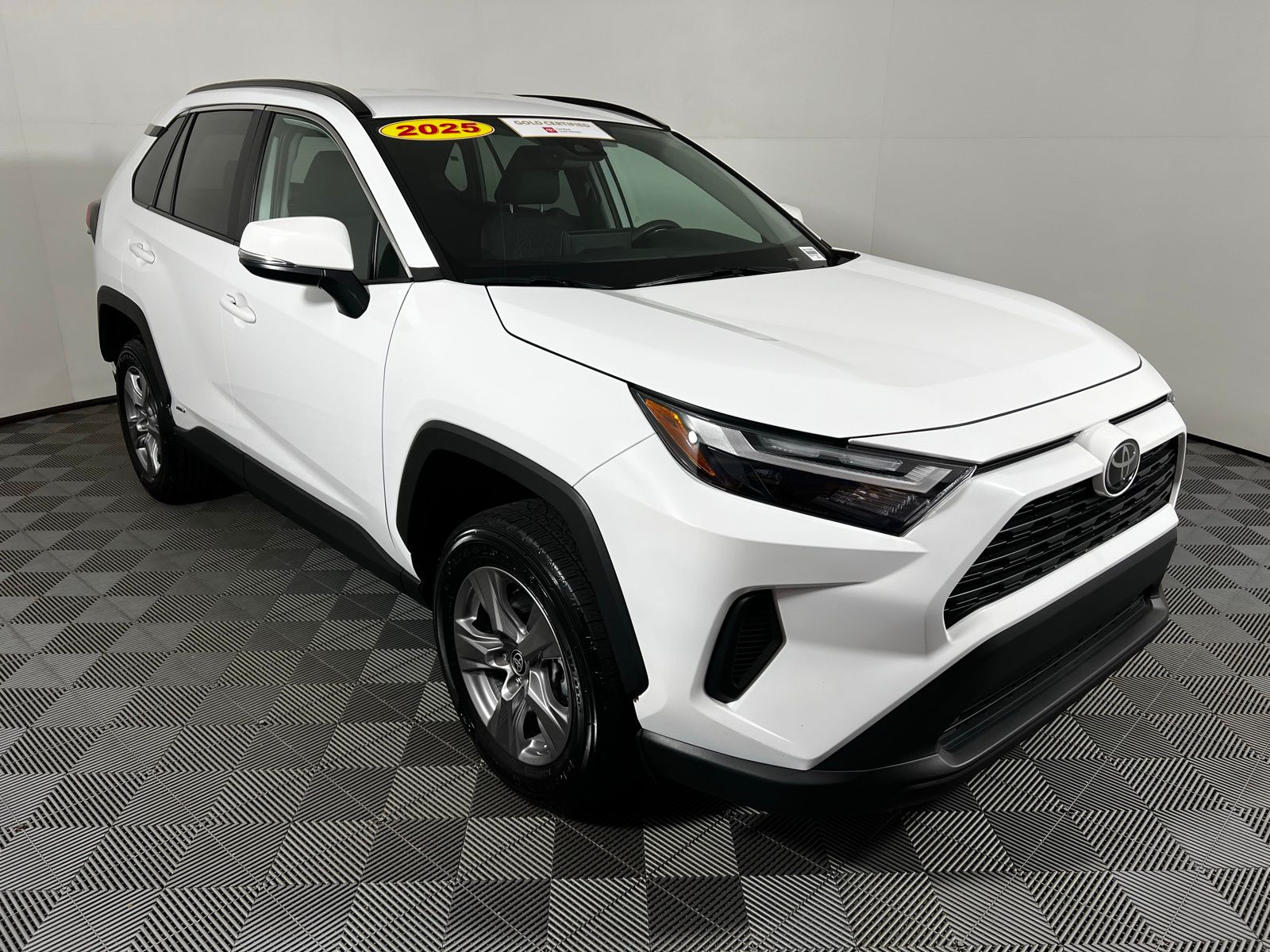 Thumbnail: 2025 Toyota RAV4 - 3
