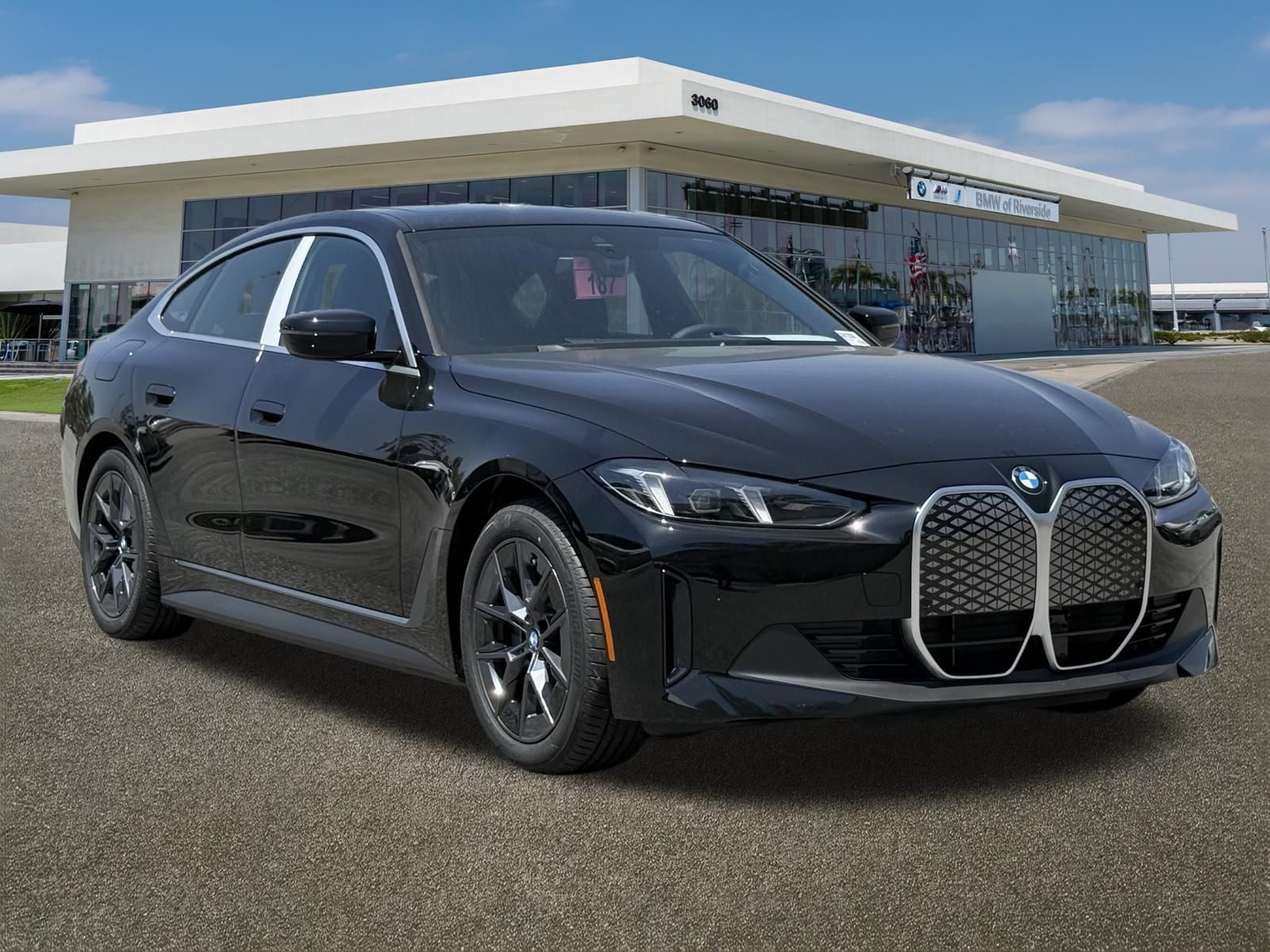 New 2026 Black BMW eDrive40 image 2
