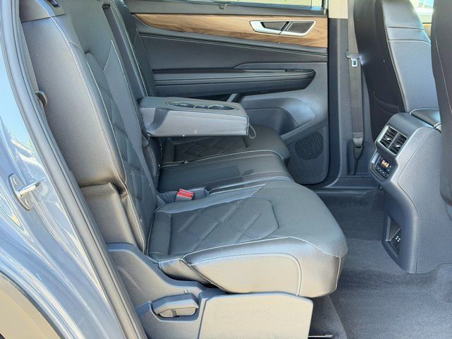 Used 2025 Gray Volkswagen 2.0T SE w/Technology image 12