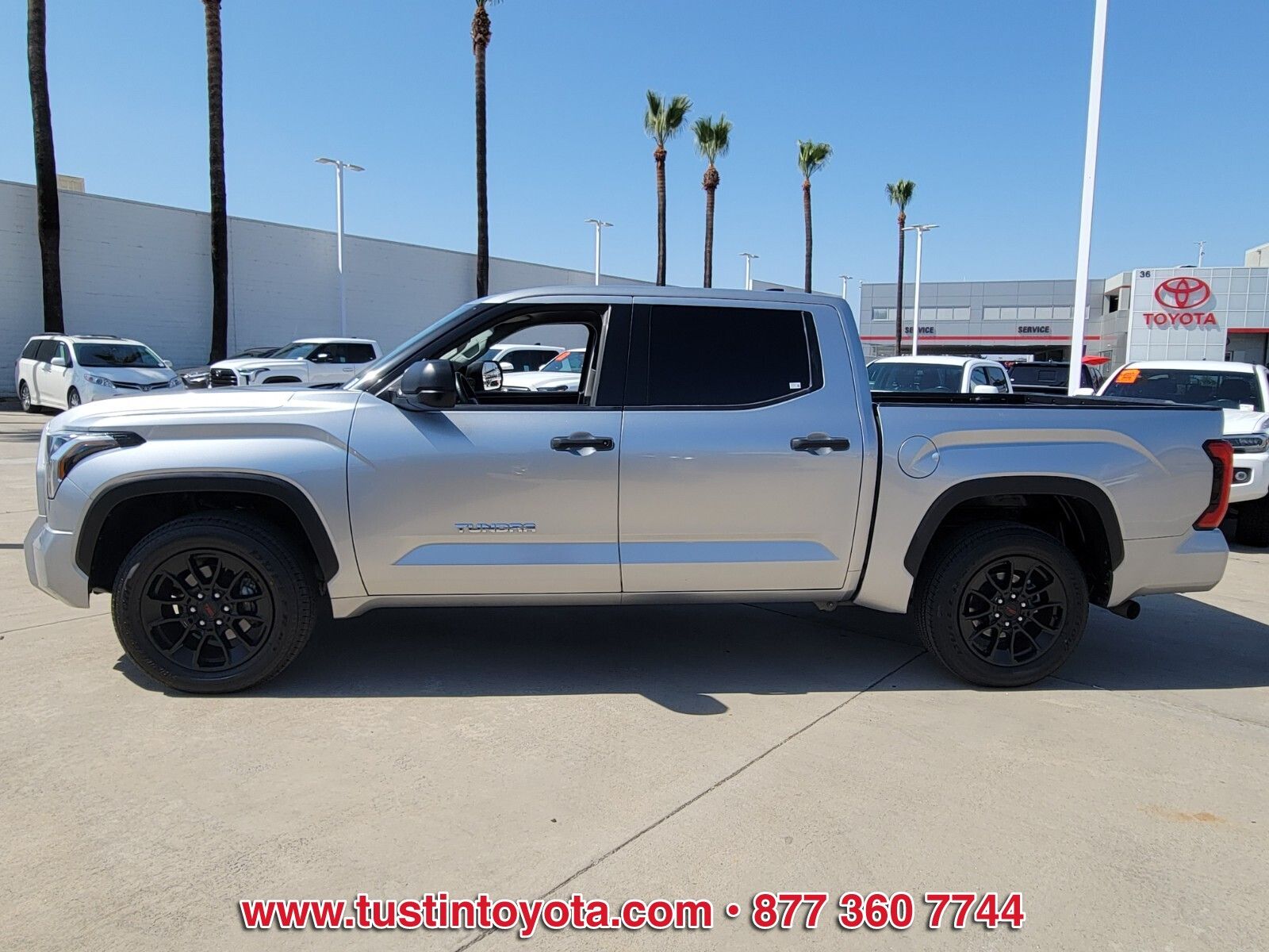Used 2022 Silver Toyota SR5 image 7
