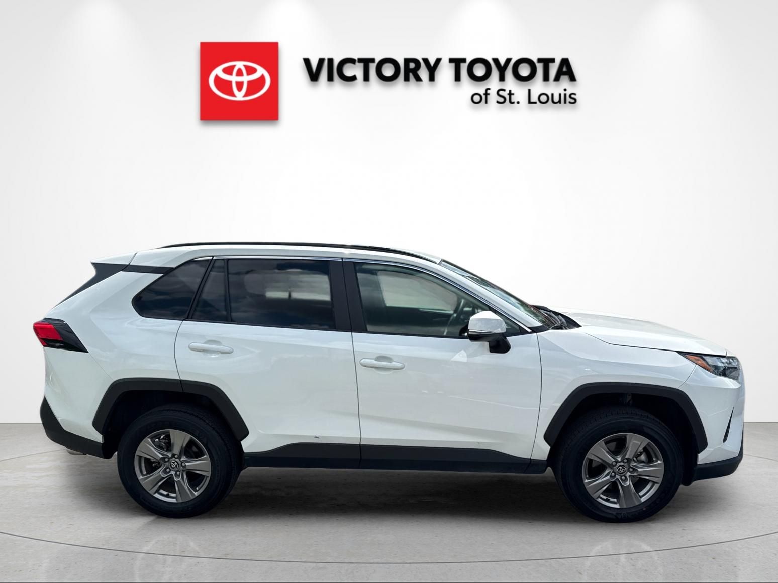 Used 2025 White Toyota XLE image 2