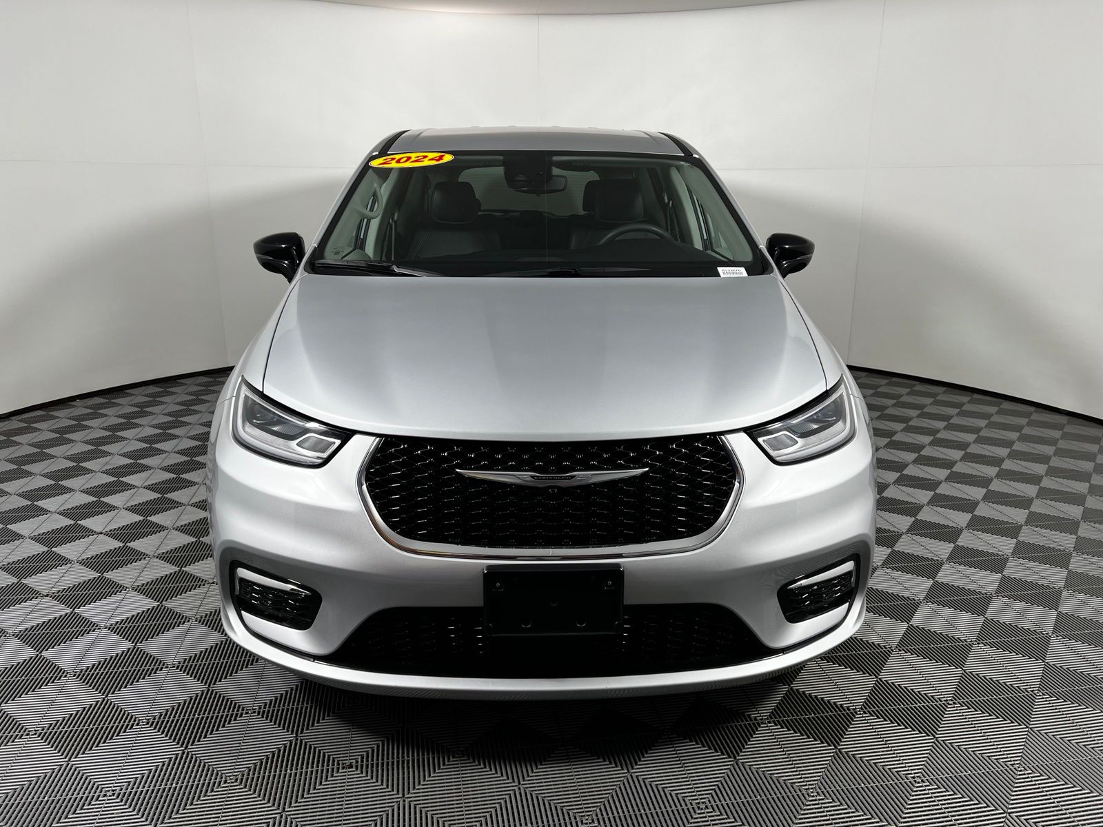 Thumbnail: 2024 Chrysler Pacifica - 2