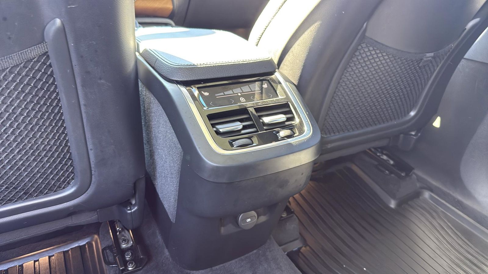 Used Car 2021 Volvo Xc90  T6 Momentum For Sale Under $30,000 In Austin, Texas