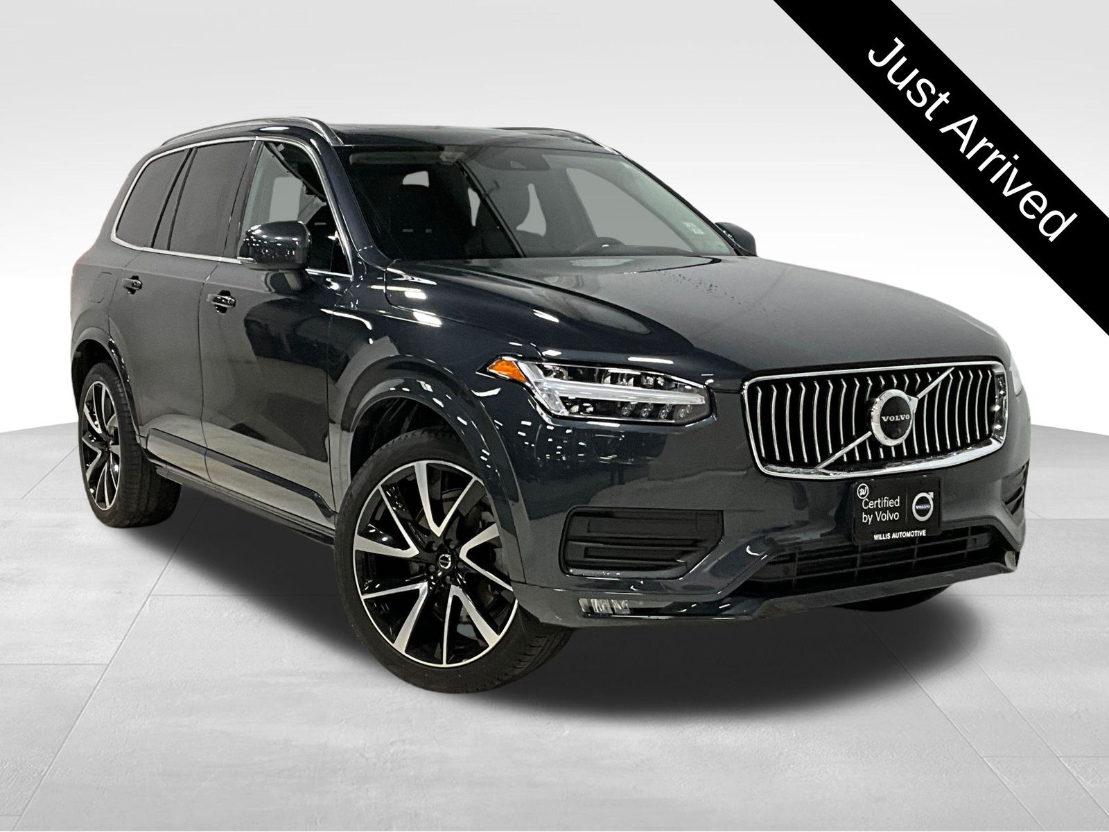 2022 Volvo XC90 T6 Momentum 7-Passenger AWD