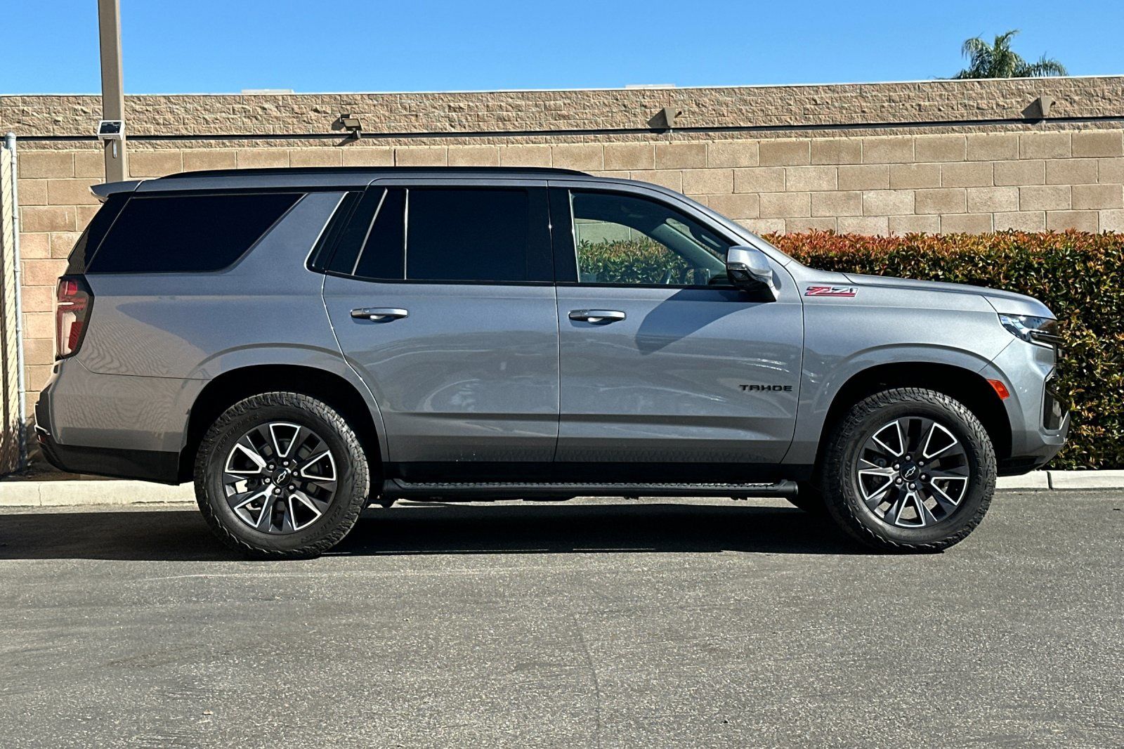 View vehicle photo 3