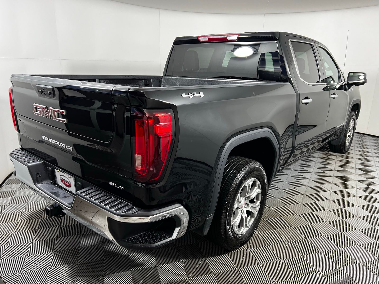 2024 GMC Sierra 1500 SLT 4