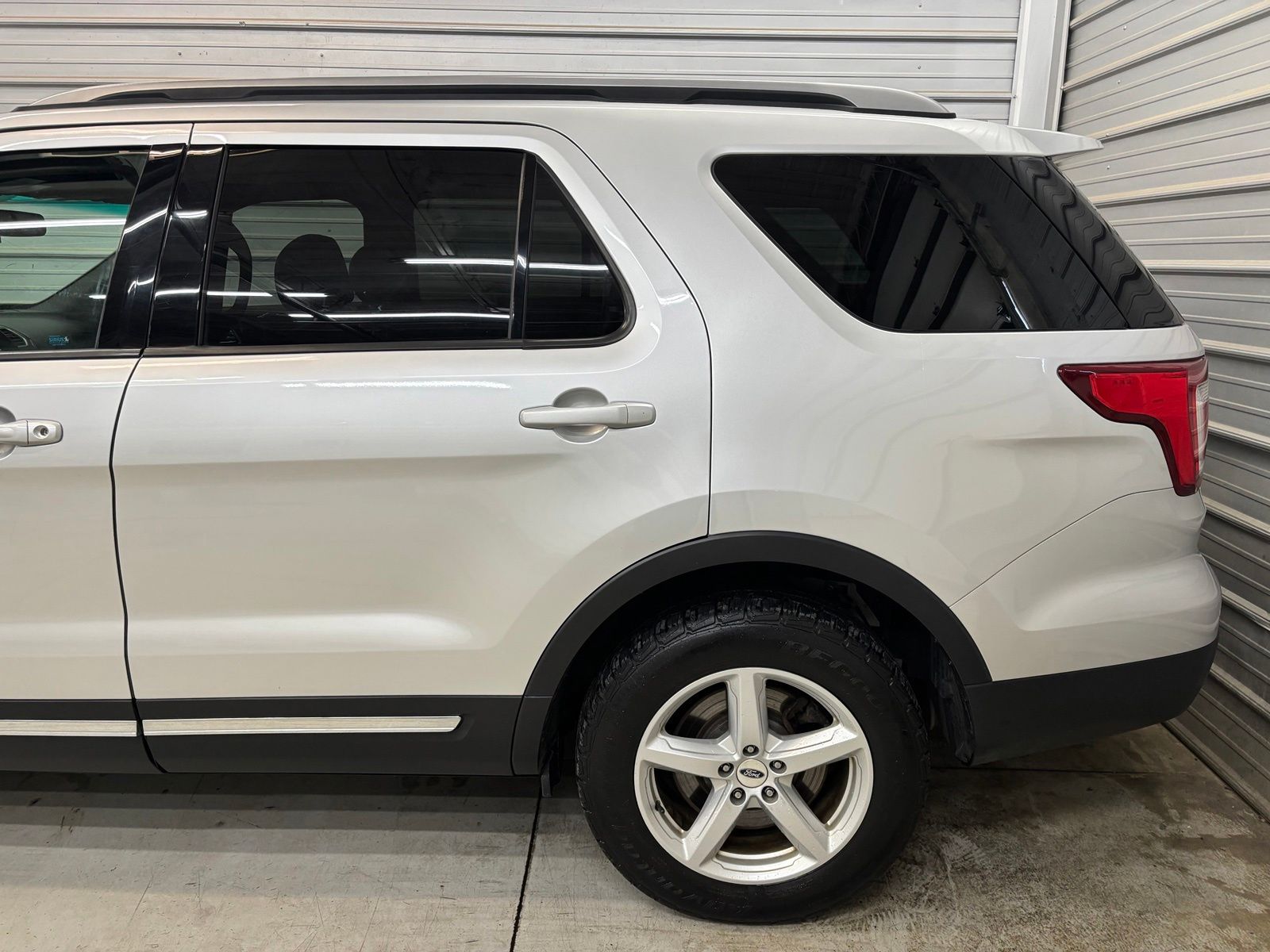 2017 Ford Explorer XLT - Image 5