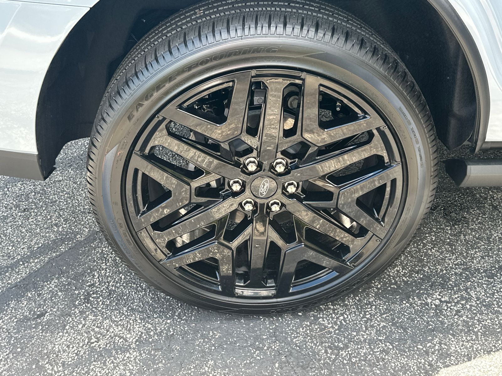 New 2026 Glacier Gray Metallic Tri-Coat Ford Platinum® image 18