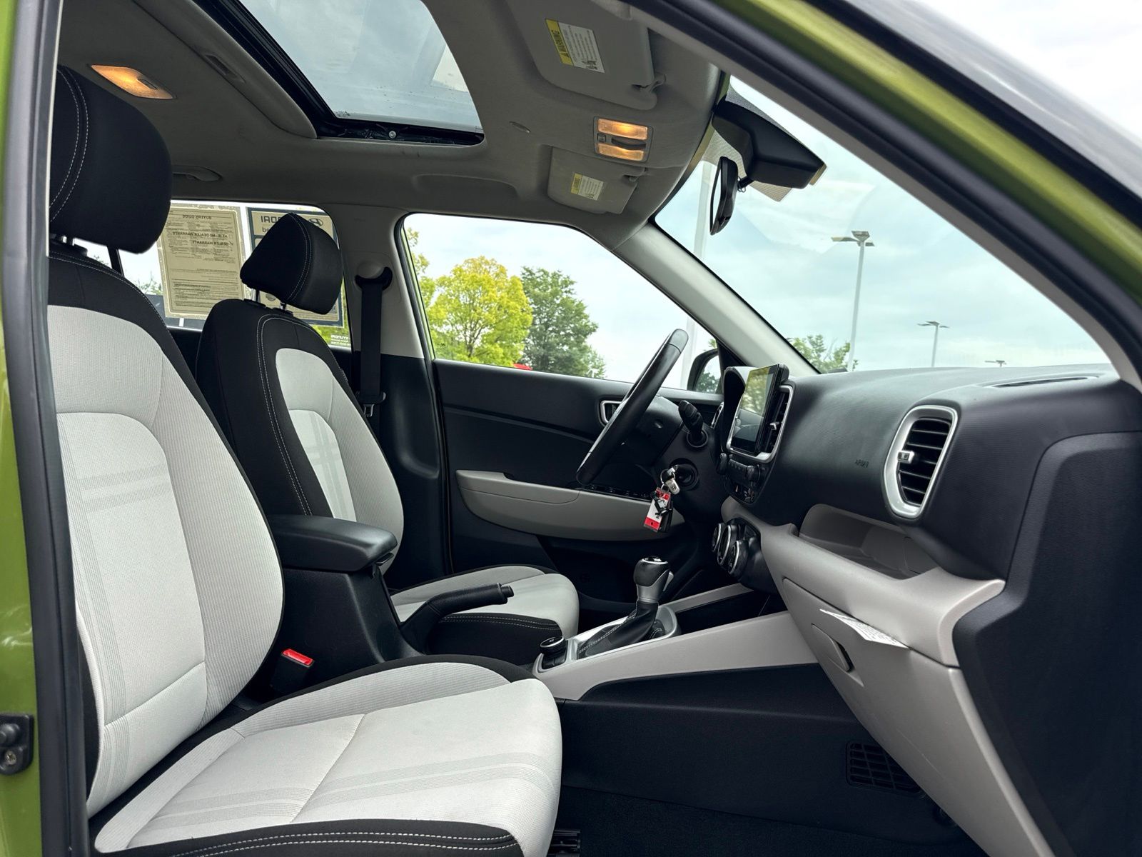 Used 2022 Green Hyundai SEL image 16