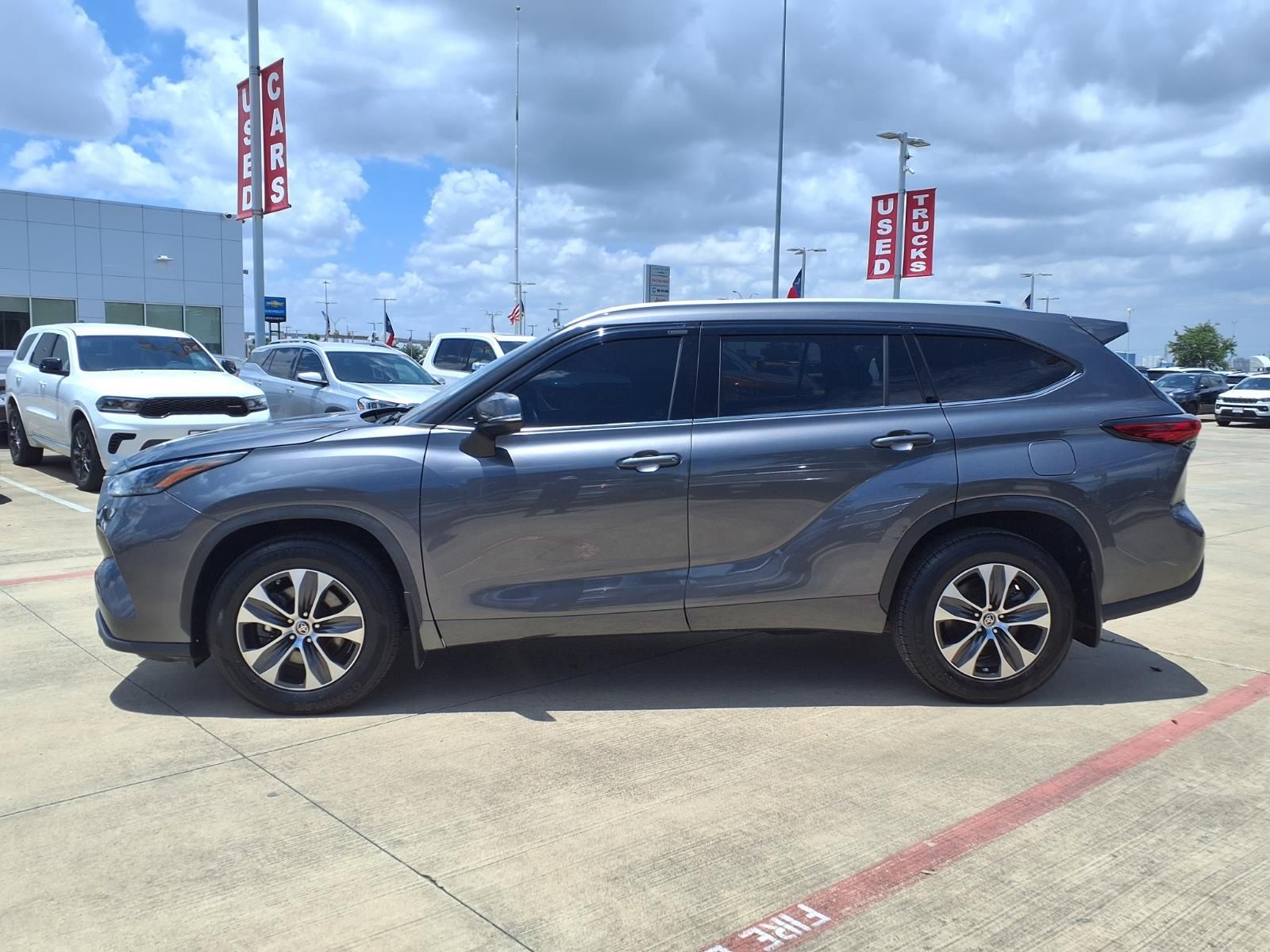 2022 Toyota Highlander XLE - 9