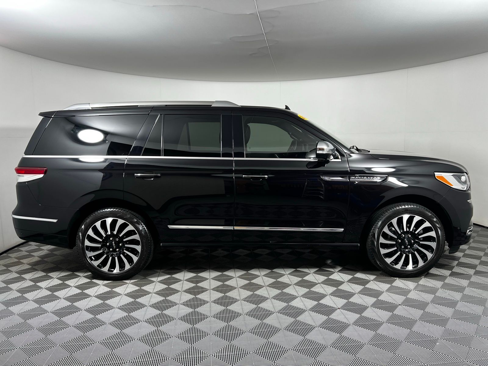 2023 Lincoln Navigator Black Label 13