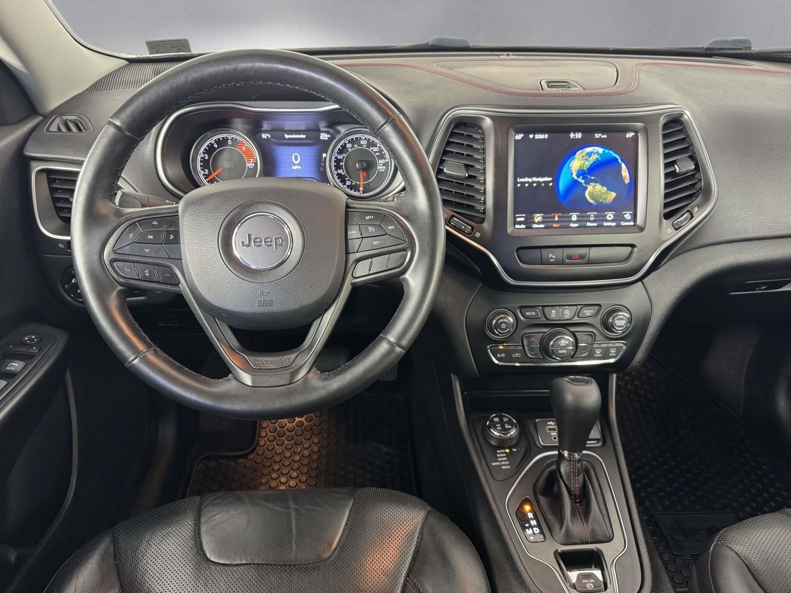 Used 2019 Gray Jeep Trailhawk image 3