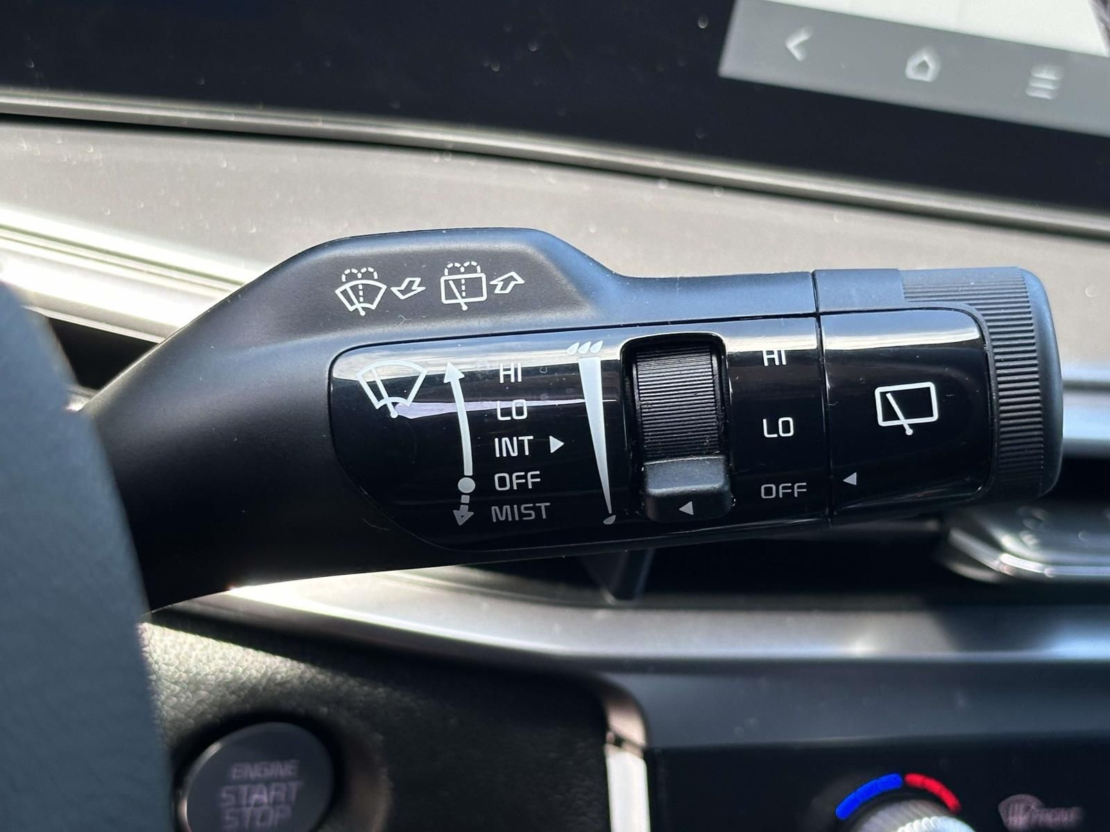 Used 2025  Kia EX image 30