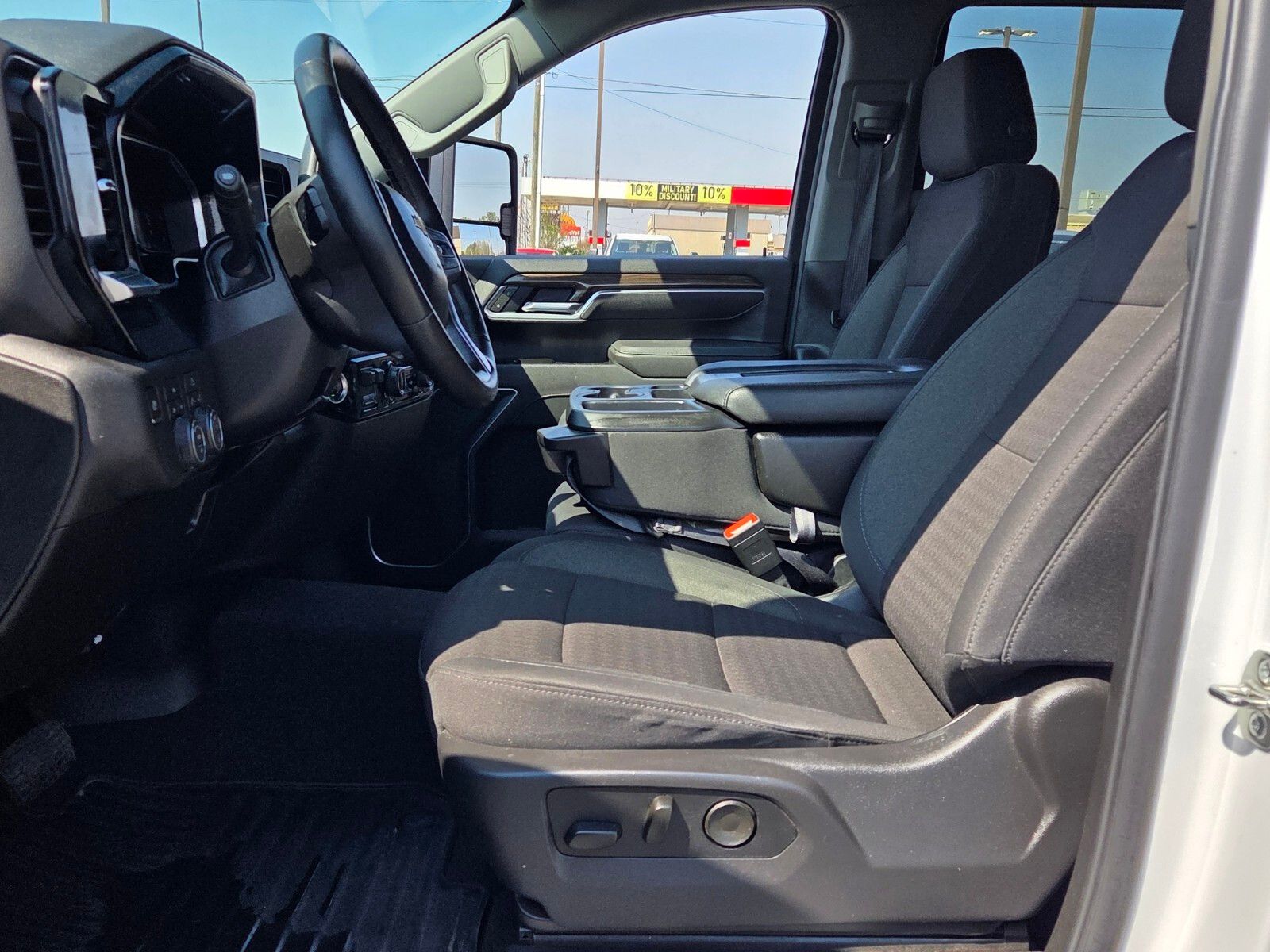 Used 2025 White Chevrolet LT image 5