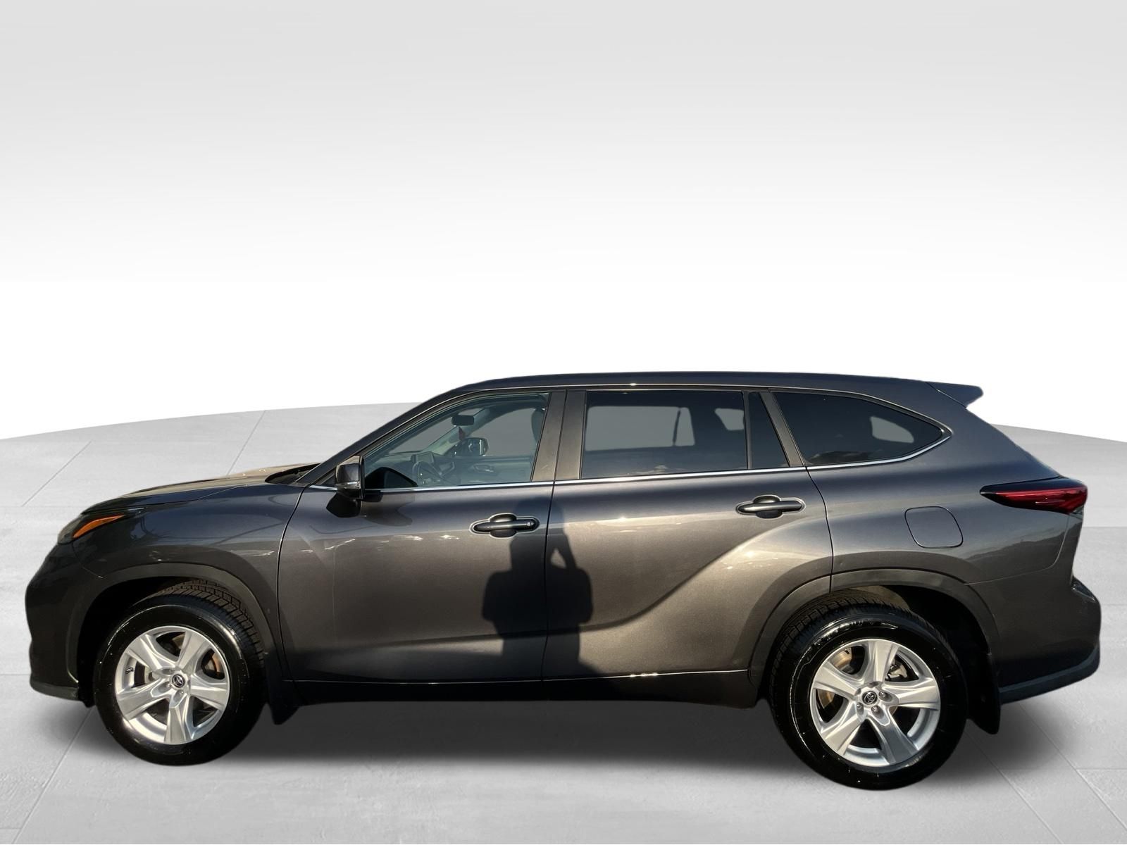 Used Car 2023 Toyota Highlander  Le For Sale Under $30,000 In Austin, Texas