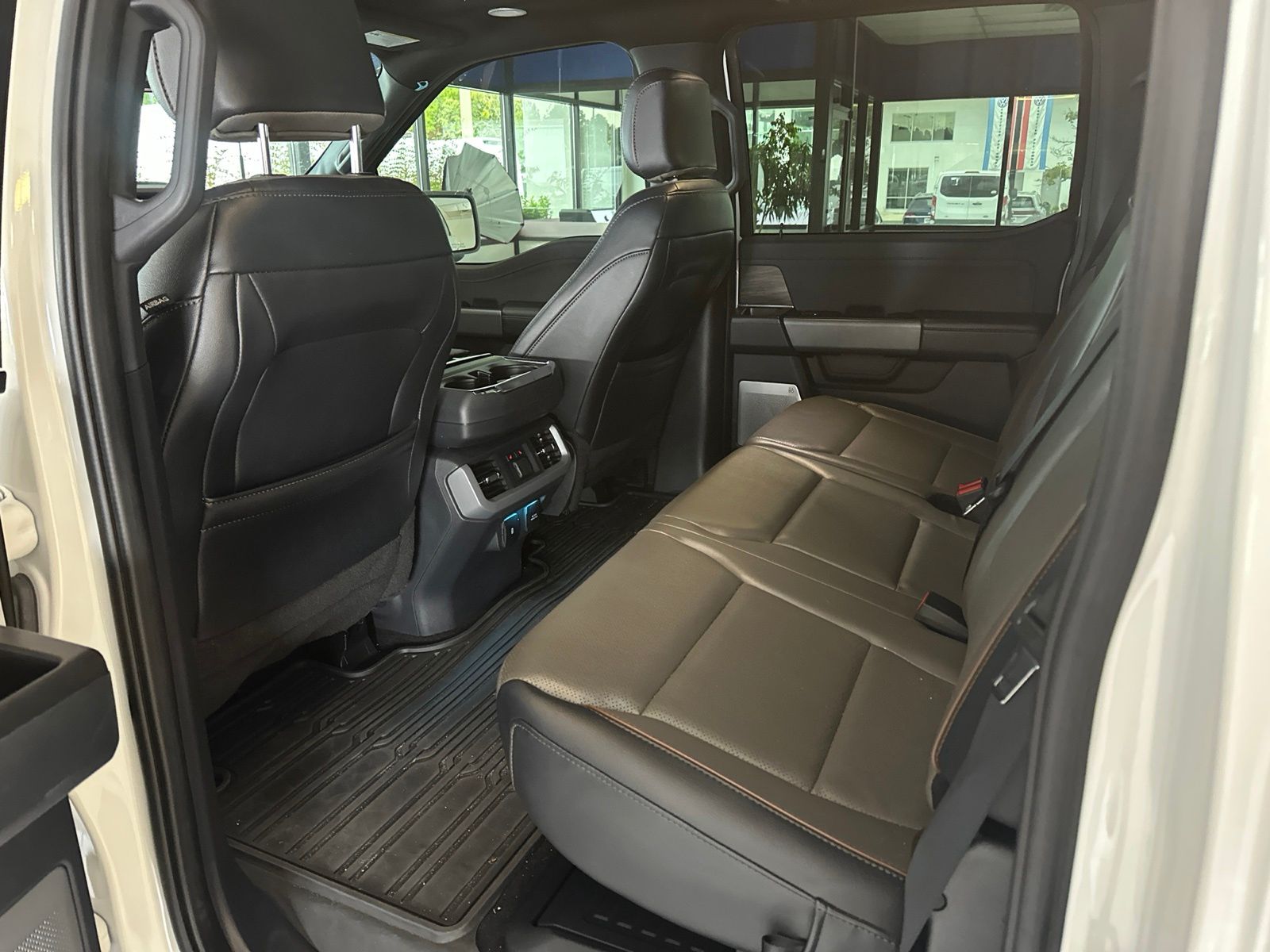 Used 2024 Star White Ford Lariat image 6