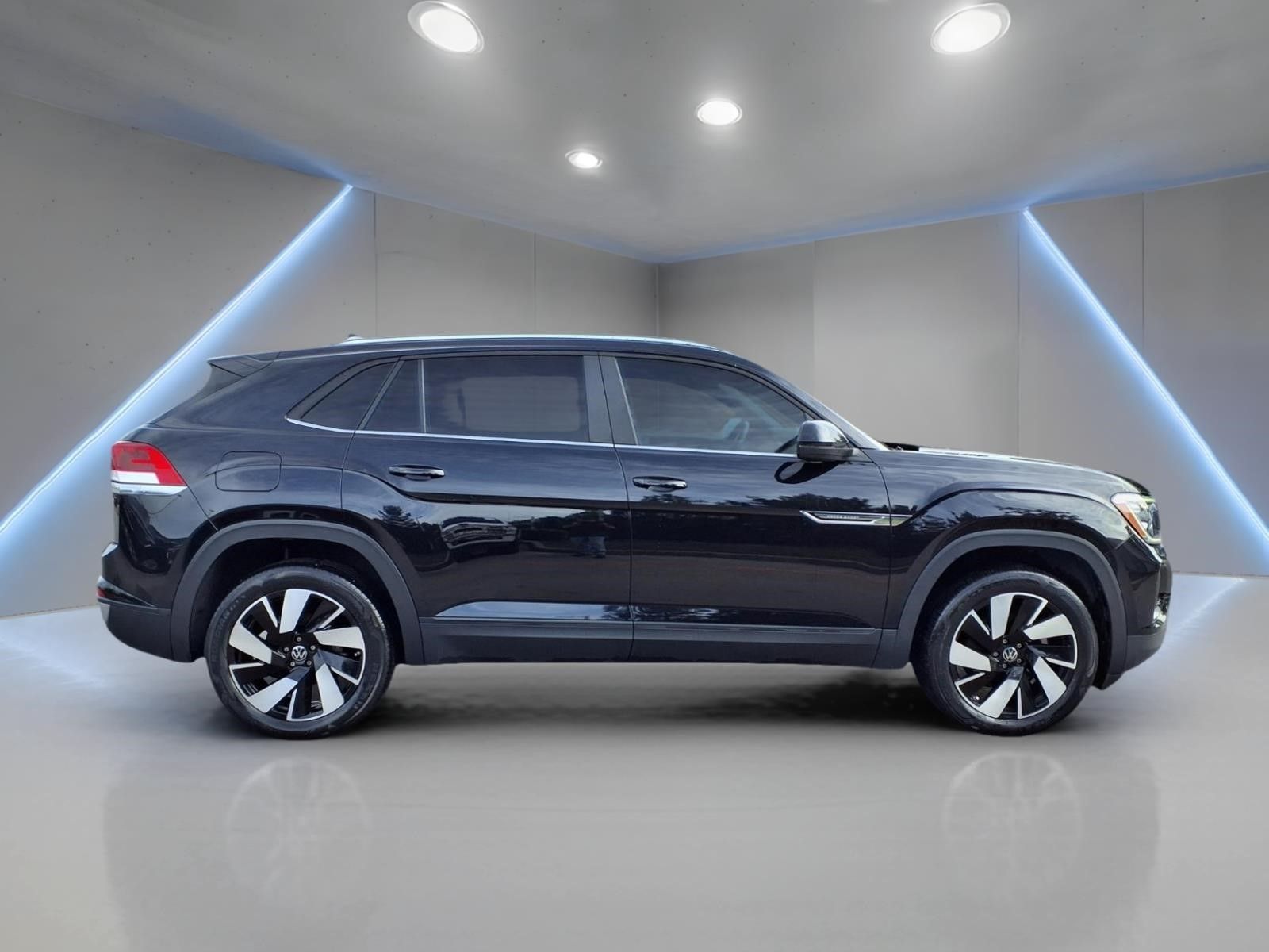 2024 Volkswagen Atlas Cross Sport 2.0T SE w/Technology - 5