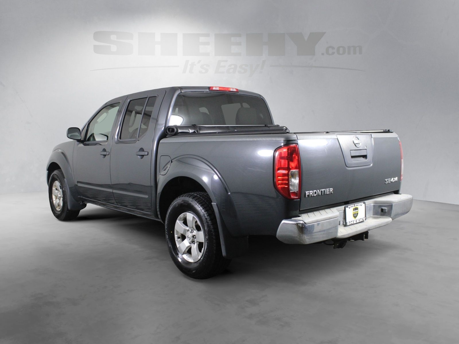 Used 2010 Black Nissan SE image 12