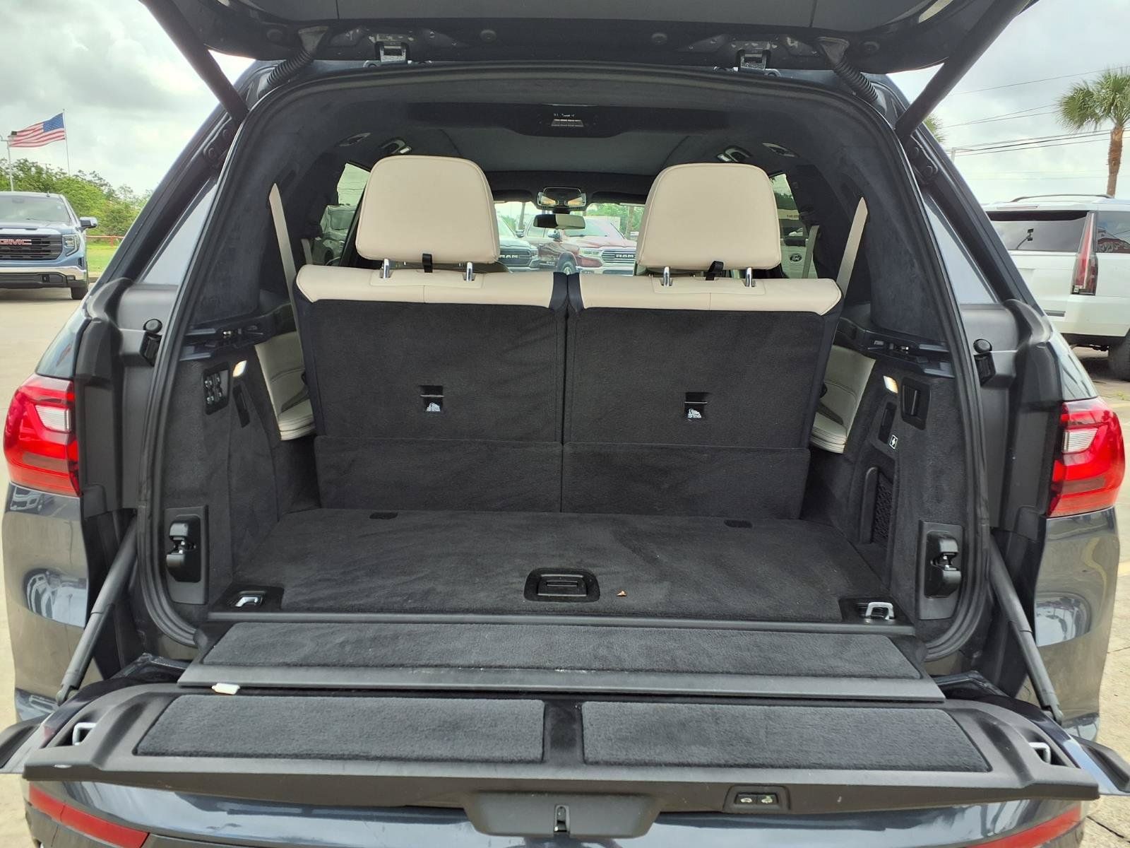 2019 BMW X7 xDrive50i - 6