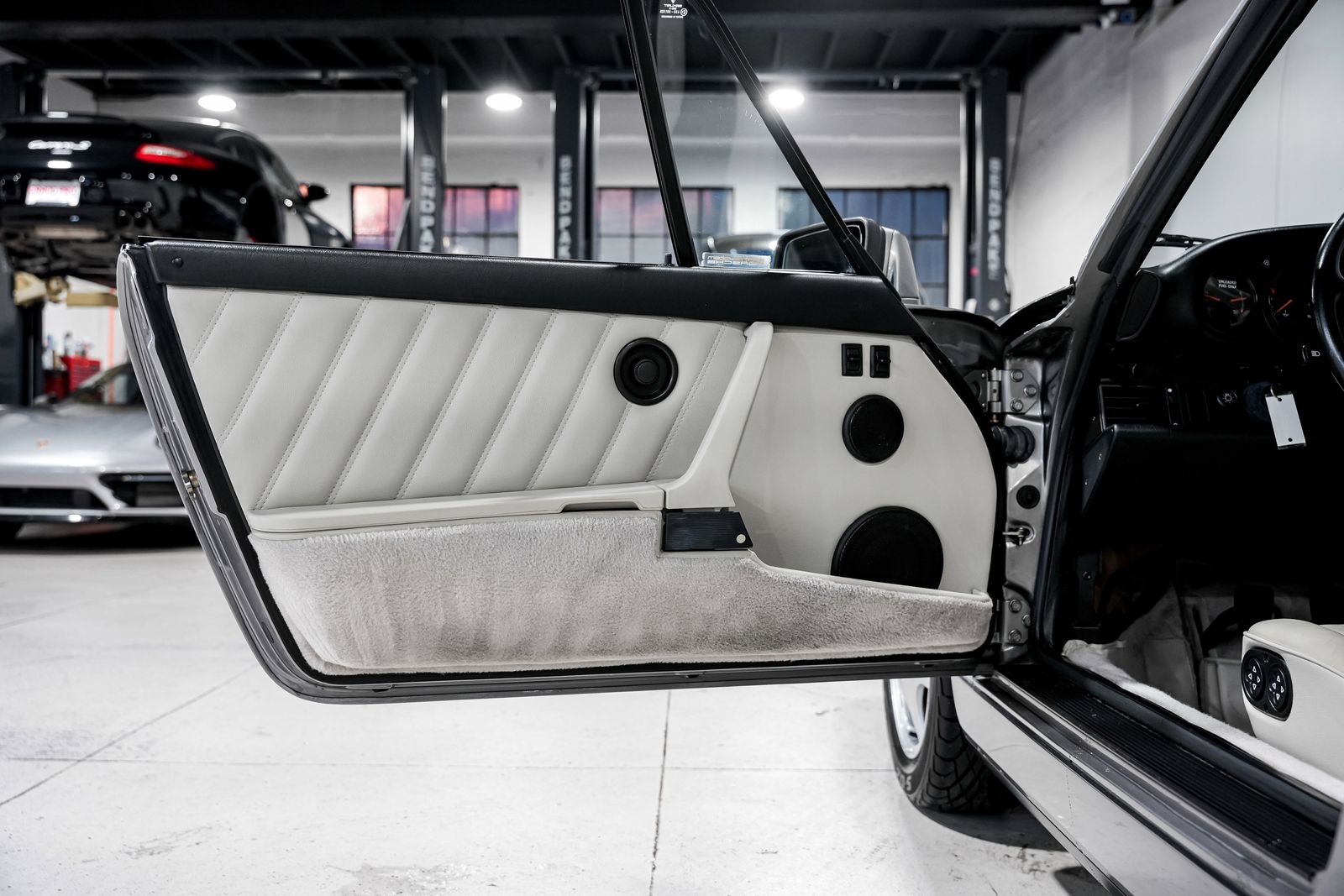 1990 Porsche 911 Carrera — photo 23