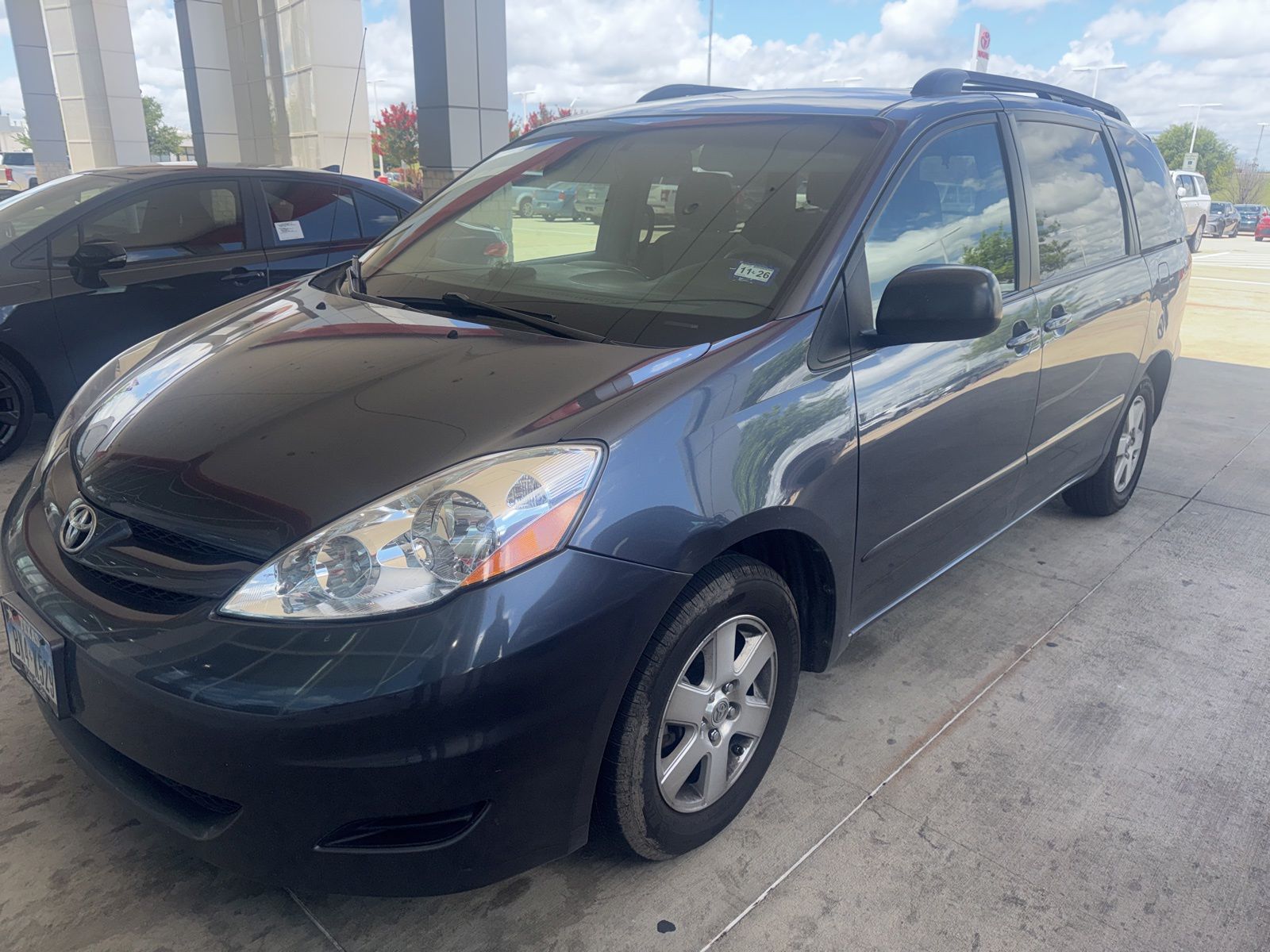 2010 Toyota Sienna LE 8 Passenger