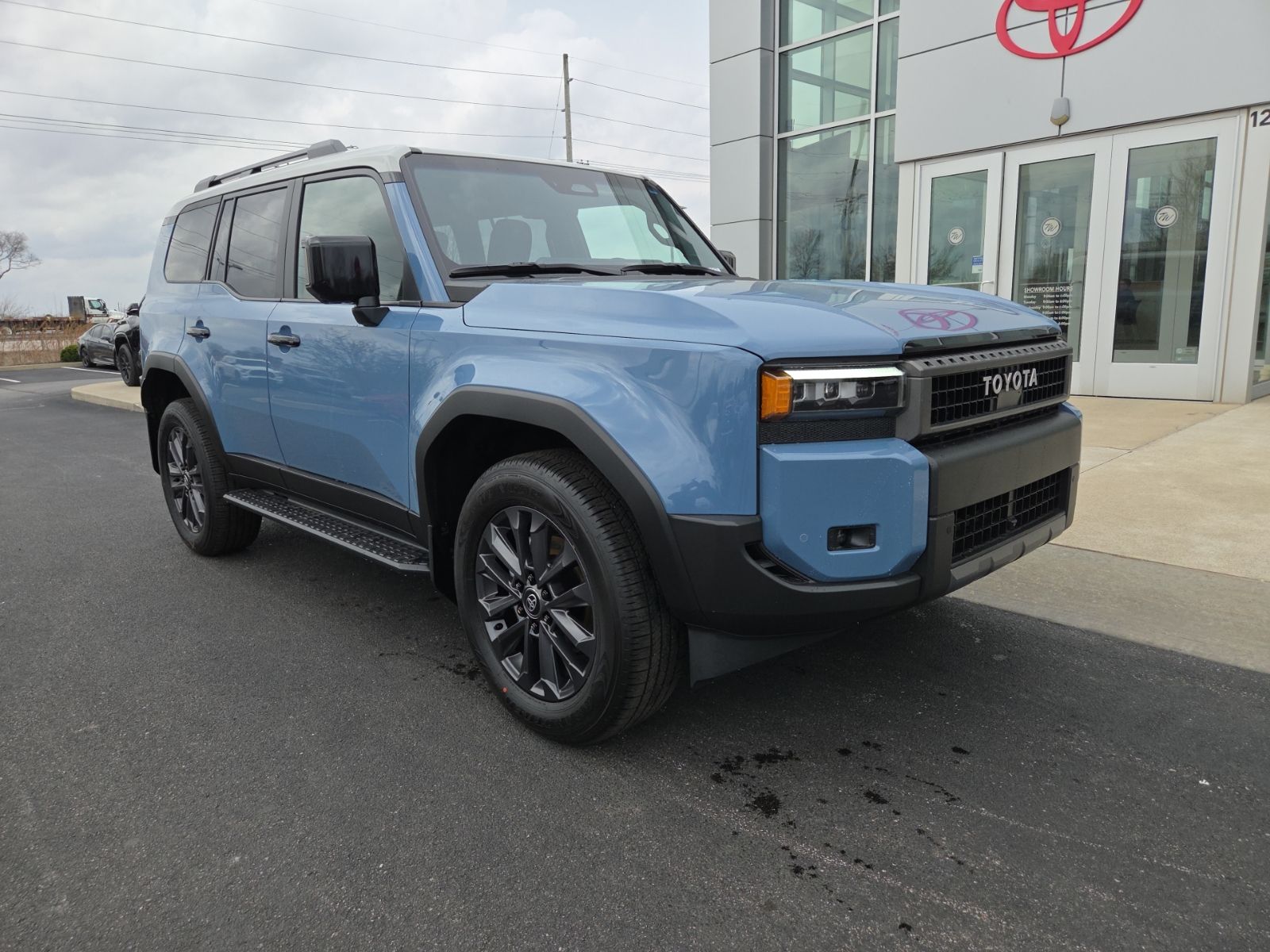 View vehicle photo 3