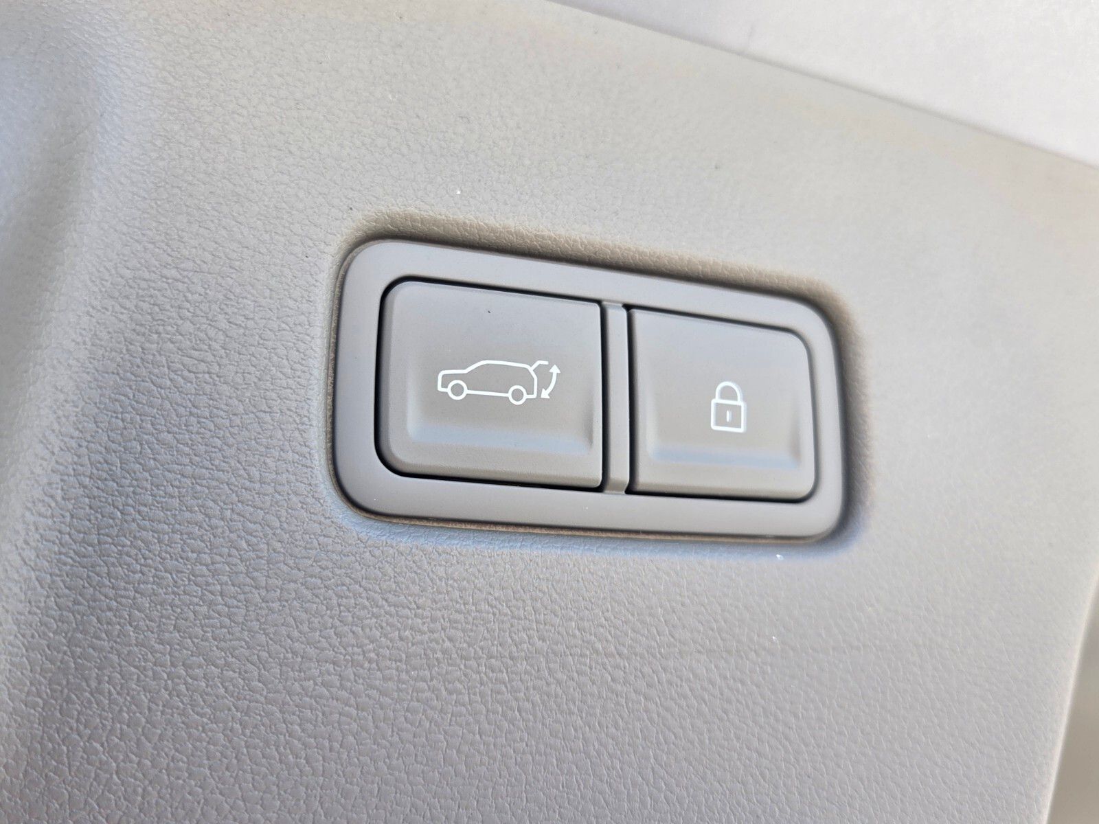 New 2026 Silver HYUNDAI SEL image 13