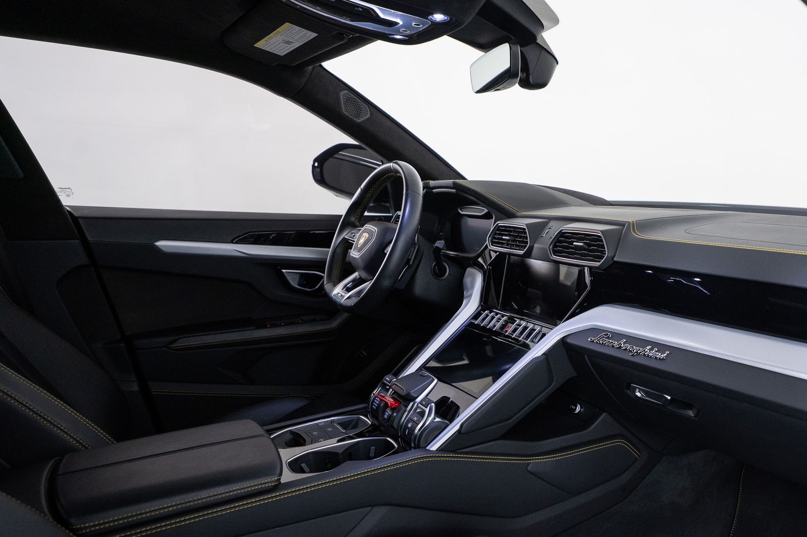 2020 Lamborghini Urus — full photo 25 of 53