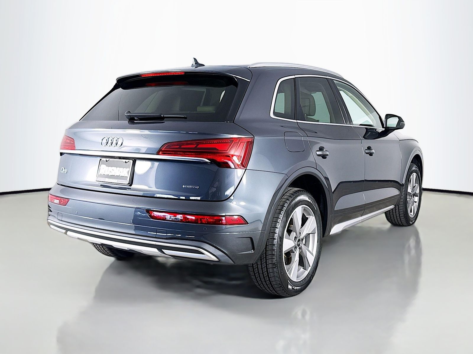 View vehicle photo 7