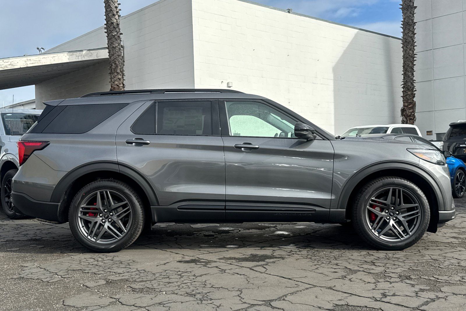View vehicle photo 2
