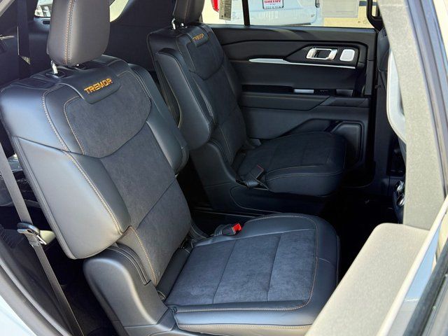 New 2026 Star White Metallic Tri-Coat Ford Tremor image 12