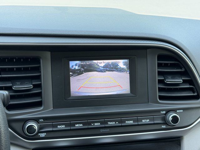 Used 2019 Machine Gray Hyundai SE image 23
