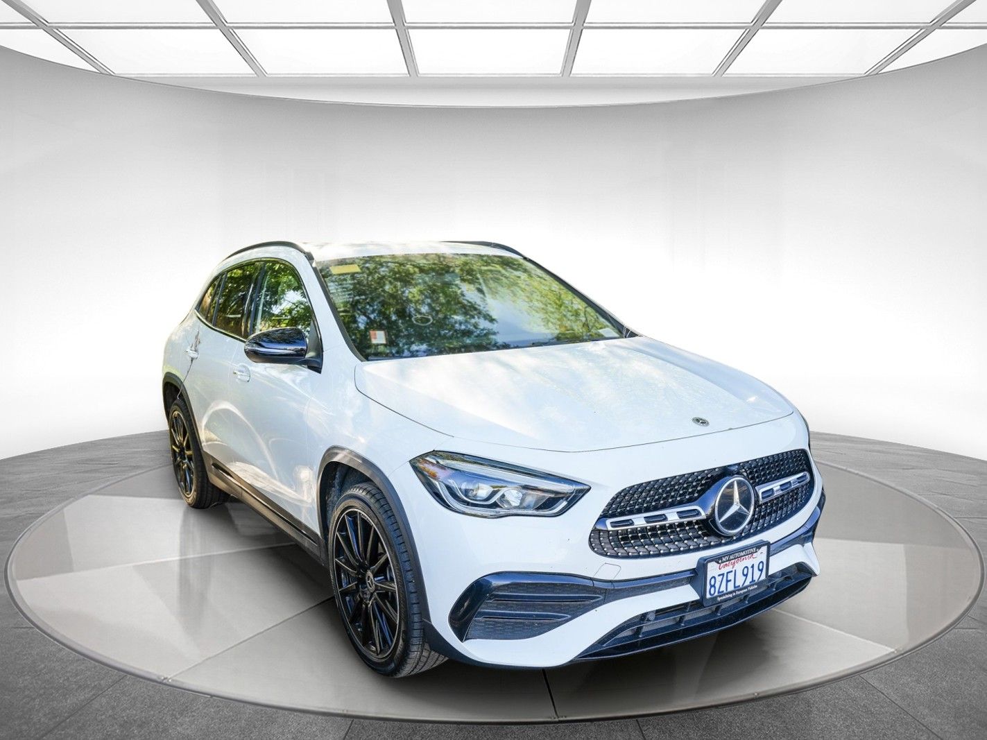 View vehicle photo 2