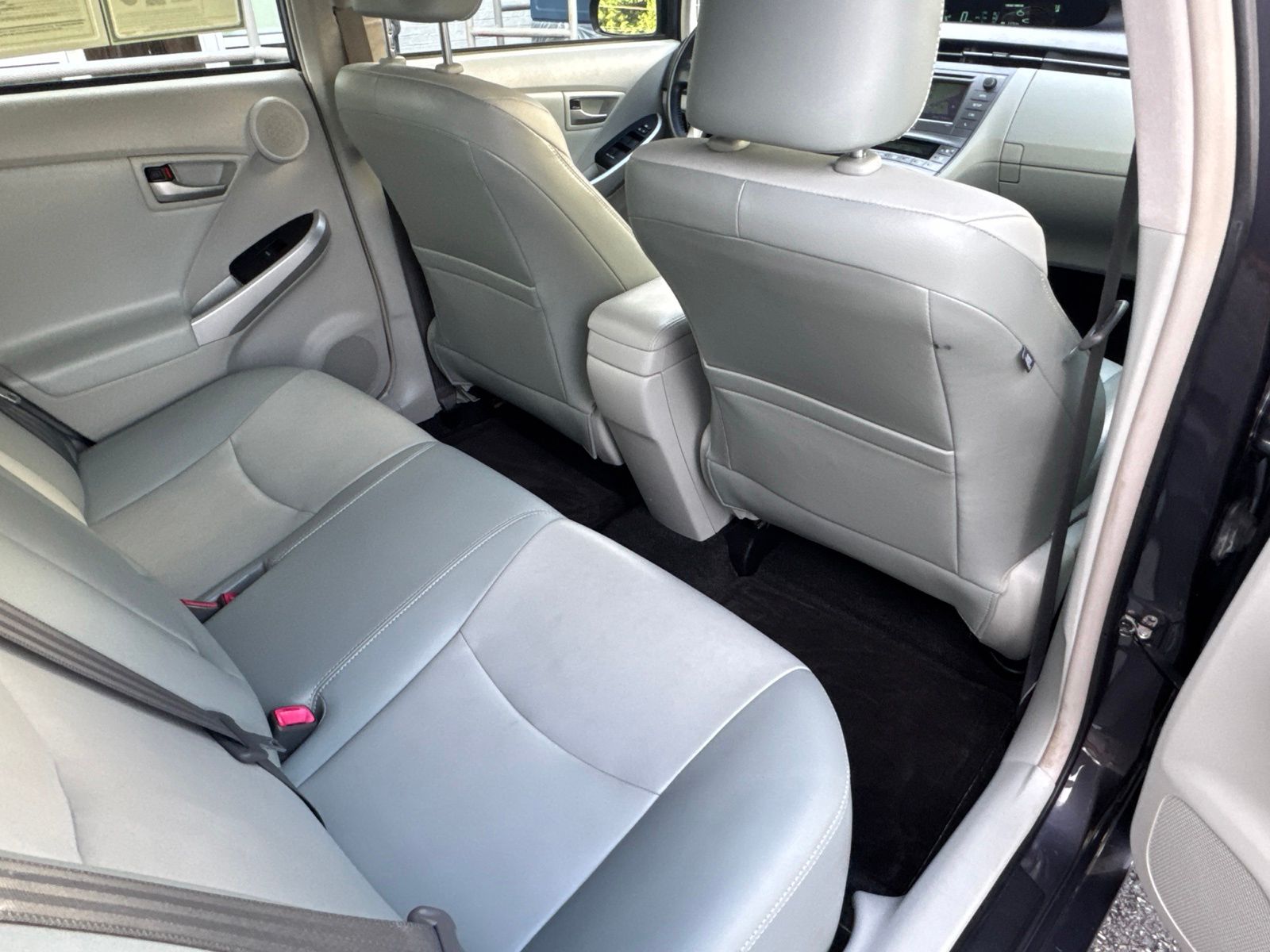 Used 2015 Winter Gray Metallic Toyota Four image 31