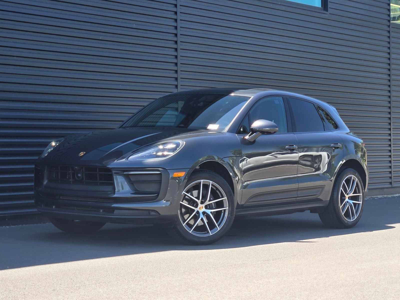 View vehicle photo 2