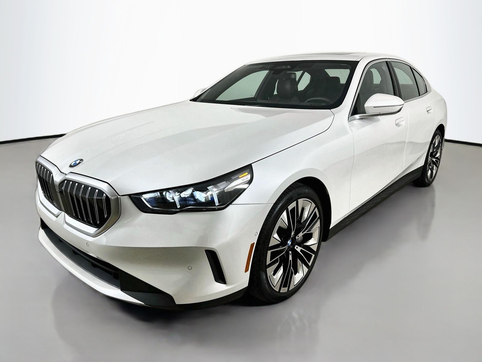 Mineral White Metallic 2026 BMW 5 Series Sedan All-Wheel Drive 8-Speed Automatic