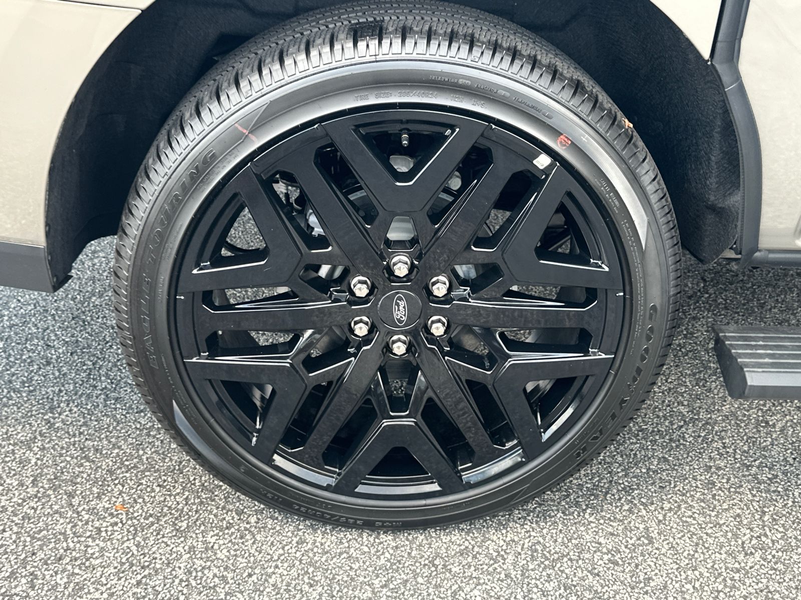 New 2026 Marsh Gray Ford MAX Platinum® image 18
