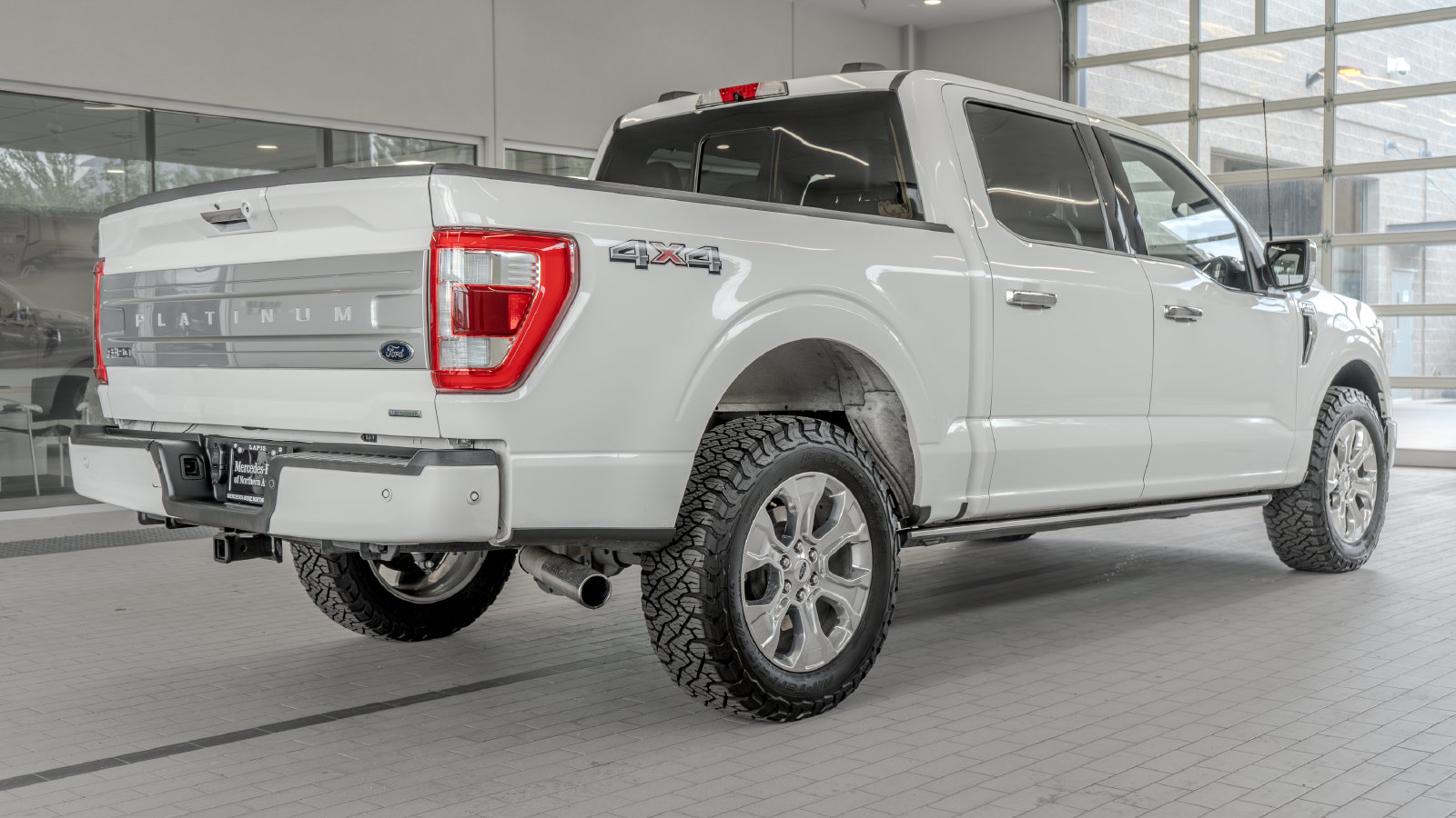 2022 Ford F-150 Platinum — foto completa 29 de 33