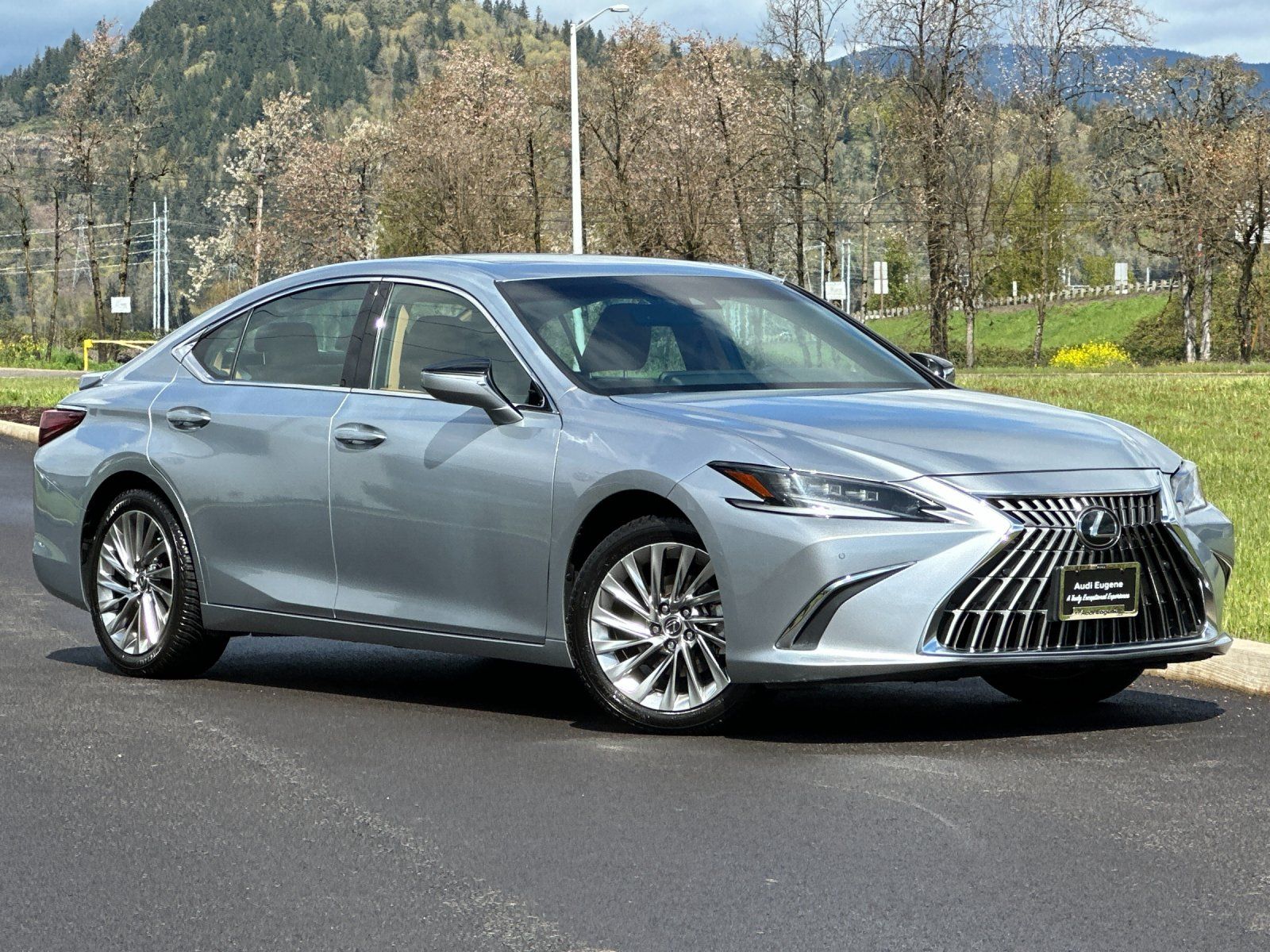 Iridium 2023 Lexus ES Hybrid 300h Luxury FWD Sedan Front-Wheel Drive Continuously Variable Transmission