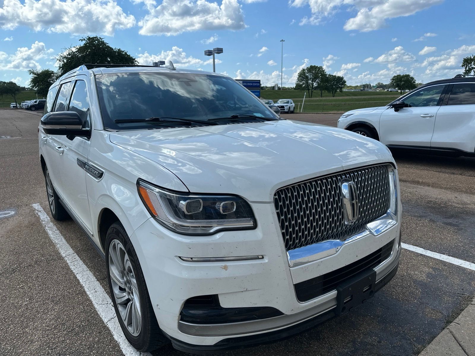 2023 Pristine White Metallic Tri-Coat Lincoln Navigator Reserve 4X4 SUV