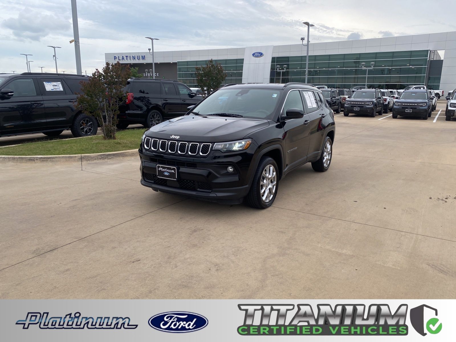 Diamond Black Crystal Pearlcoat 2023 Jeep Compass SUV / Crossover Four-Wheel Drive 8-Speed Automatic