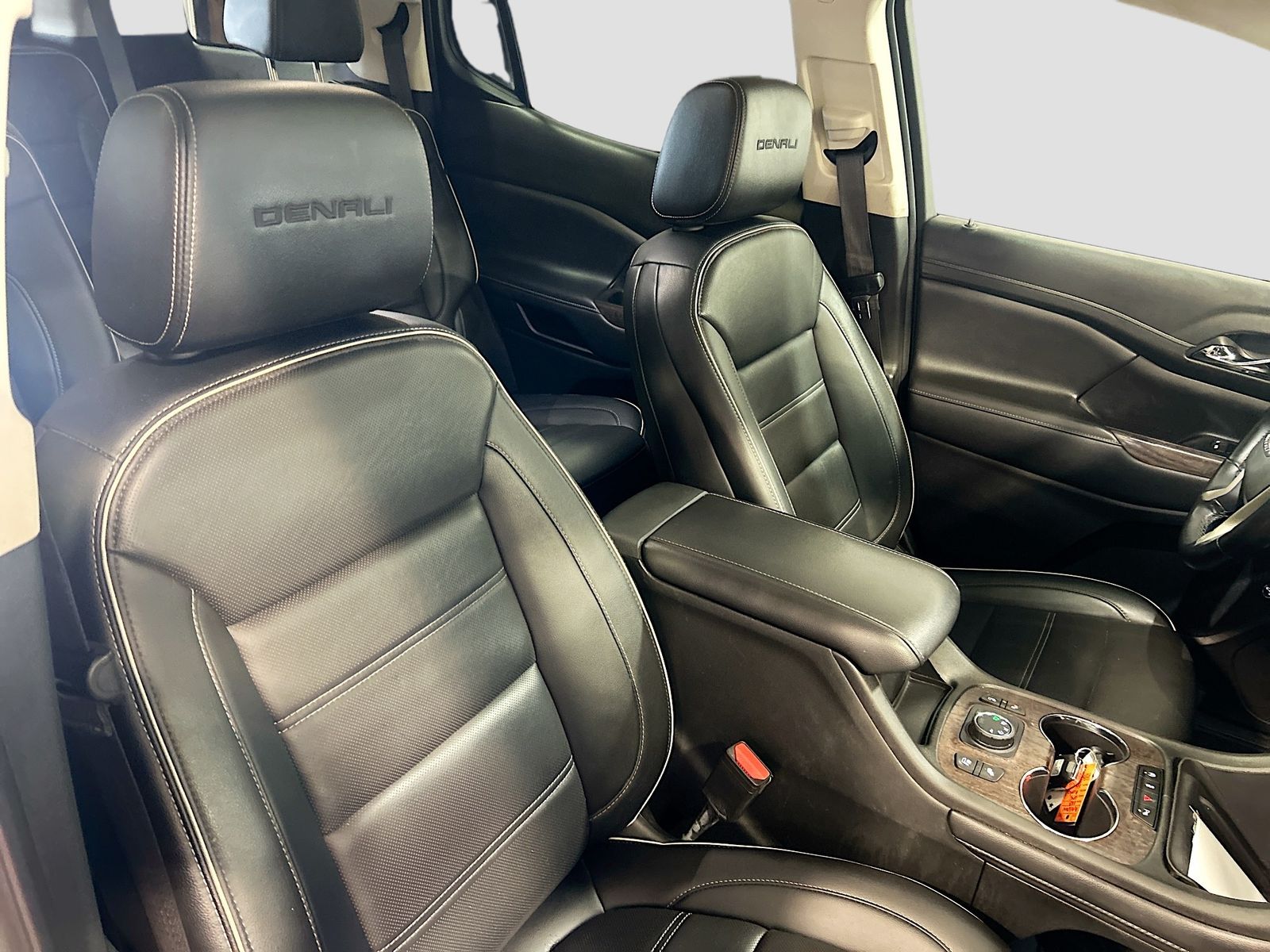 Used 2023 Silver GMC Denali image 31