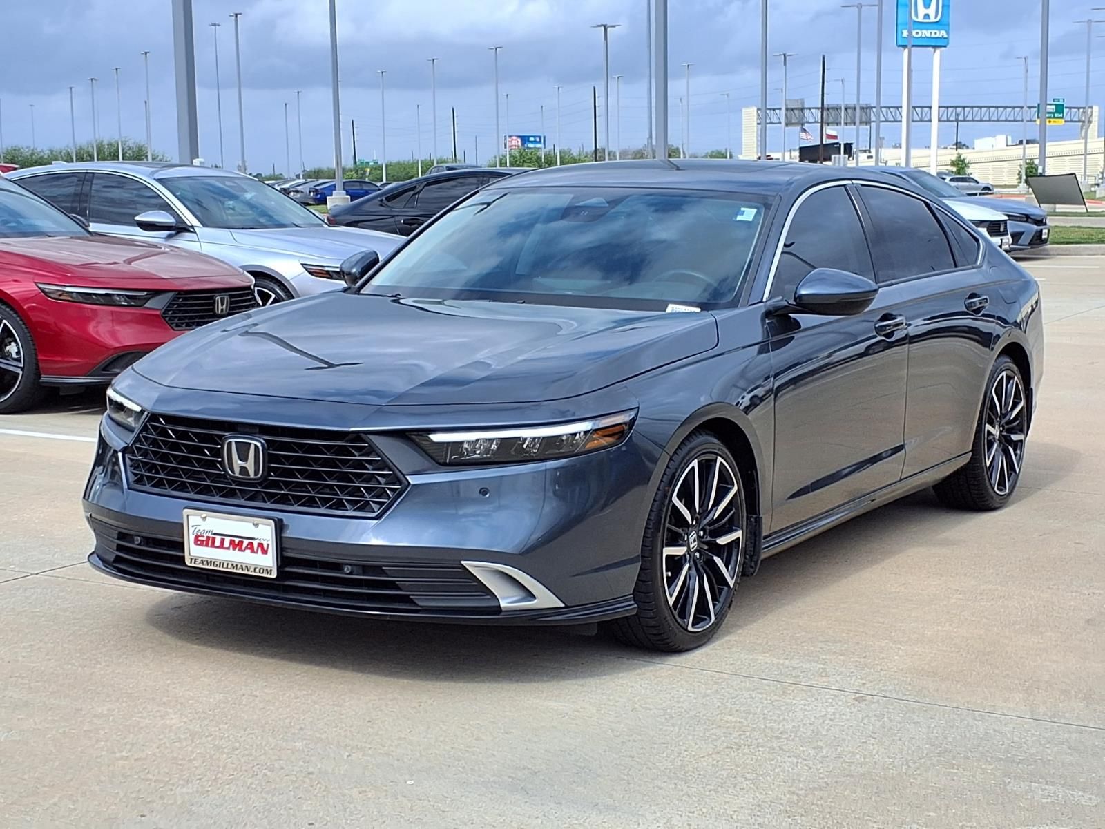 View vehicle photo 4