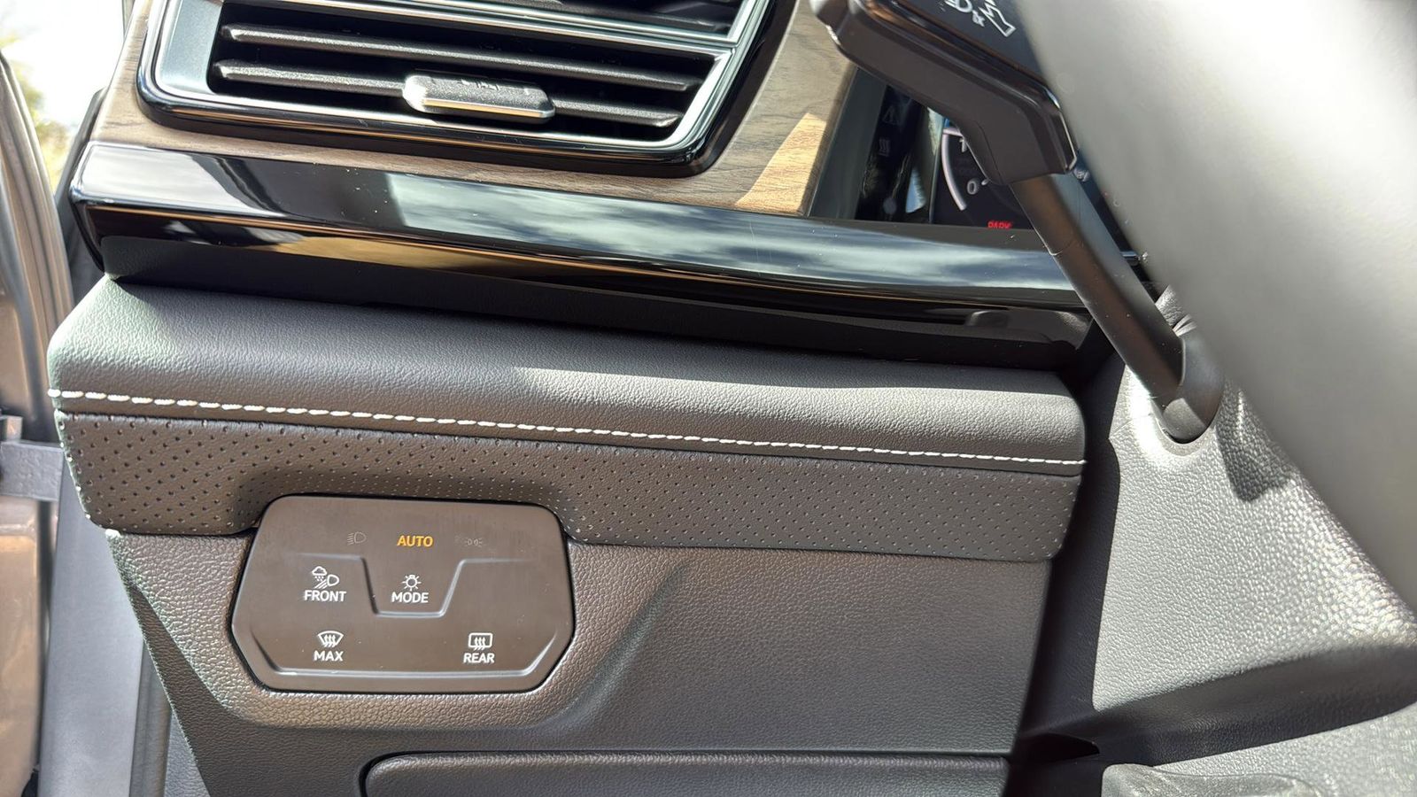 Used Car 2025 Volkswagen Atlas  2.0t Se W/technology For Sale Under $40,000 In Austin, Texas