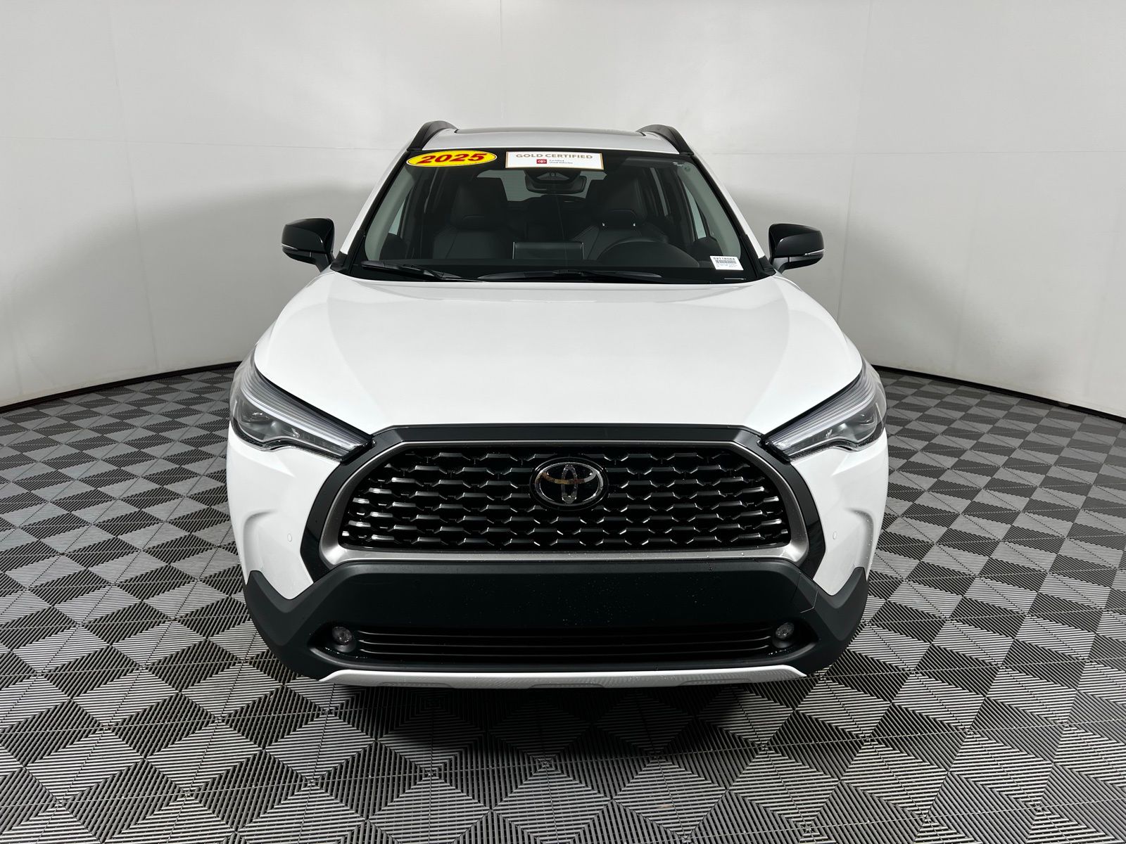 2025 Toyota Corolla Cross XLE 2