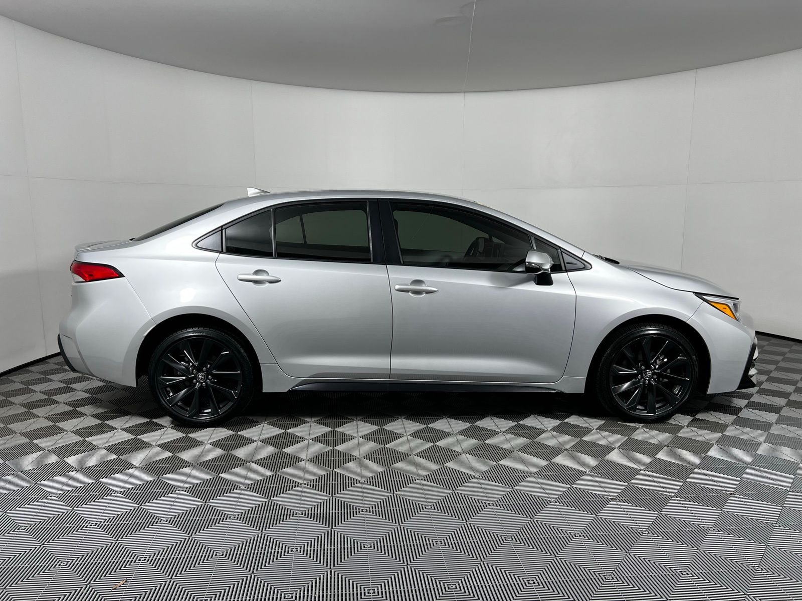 Thumbnail: 2025 Toyota Corolla - 4