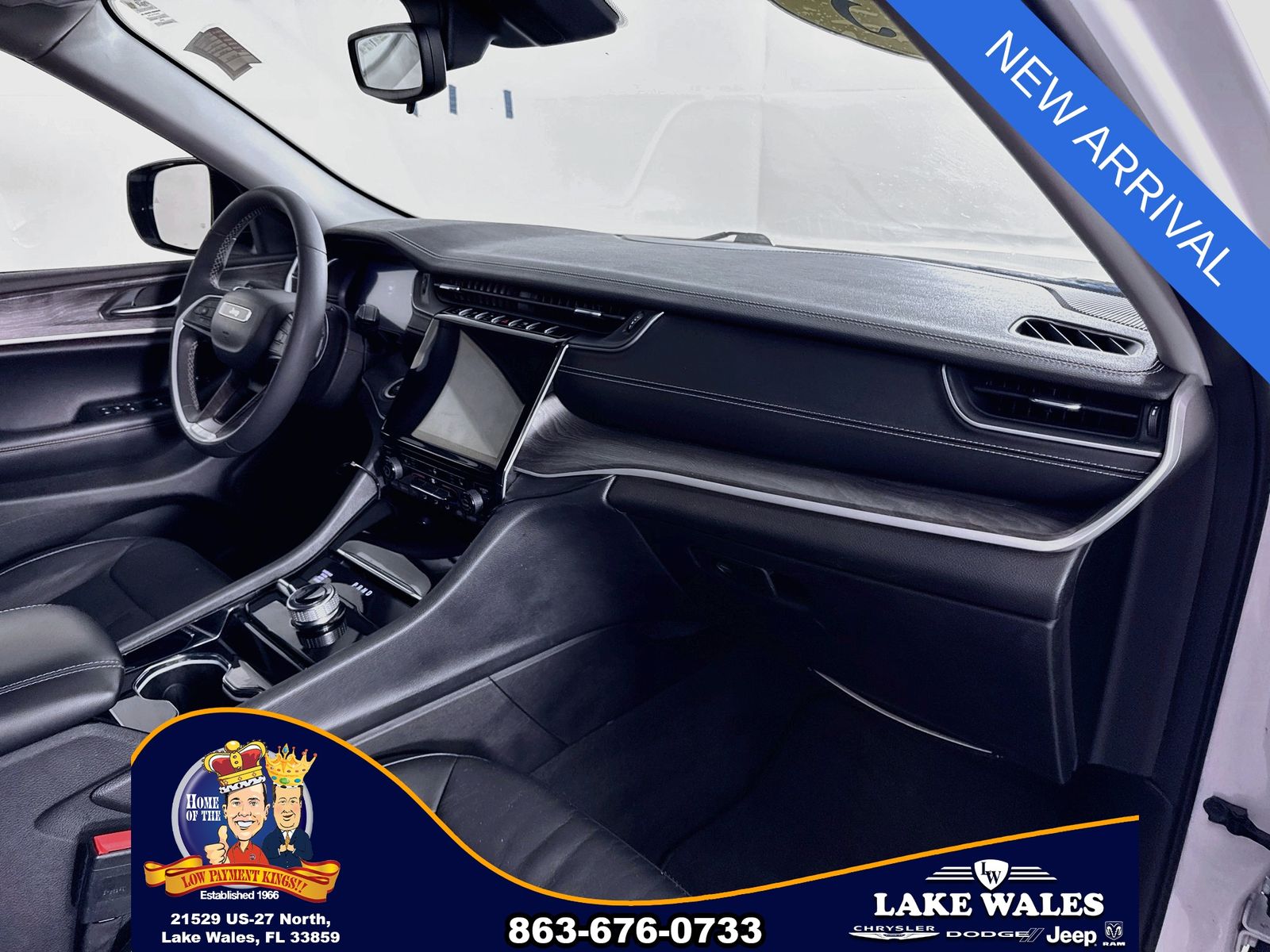2023 Bright White Clearcoat Jeep Grand Cherokee Limited 4X4 SUV