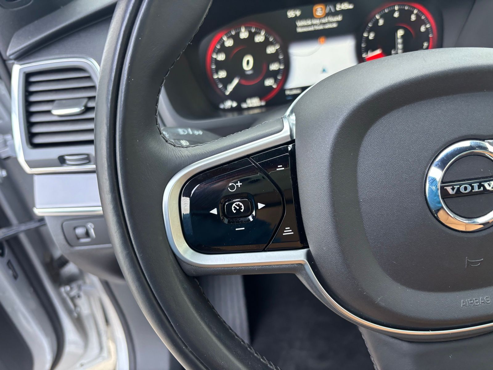 Used Car 2019 Volvo Xc90  T6 Momentum For Sale Under $25,000 In Austin, Texas