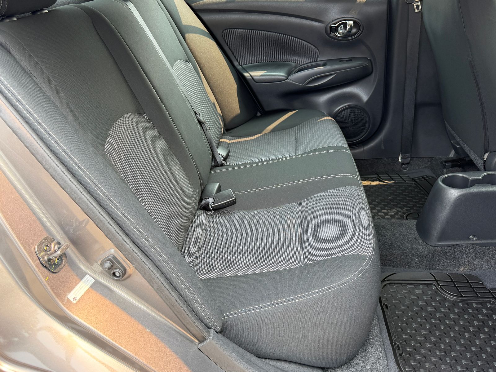 Used 2017 Khaki Nissan 1.6 SV image 7